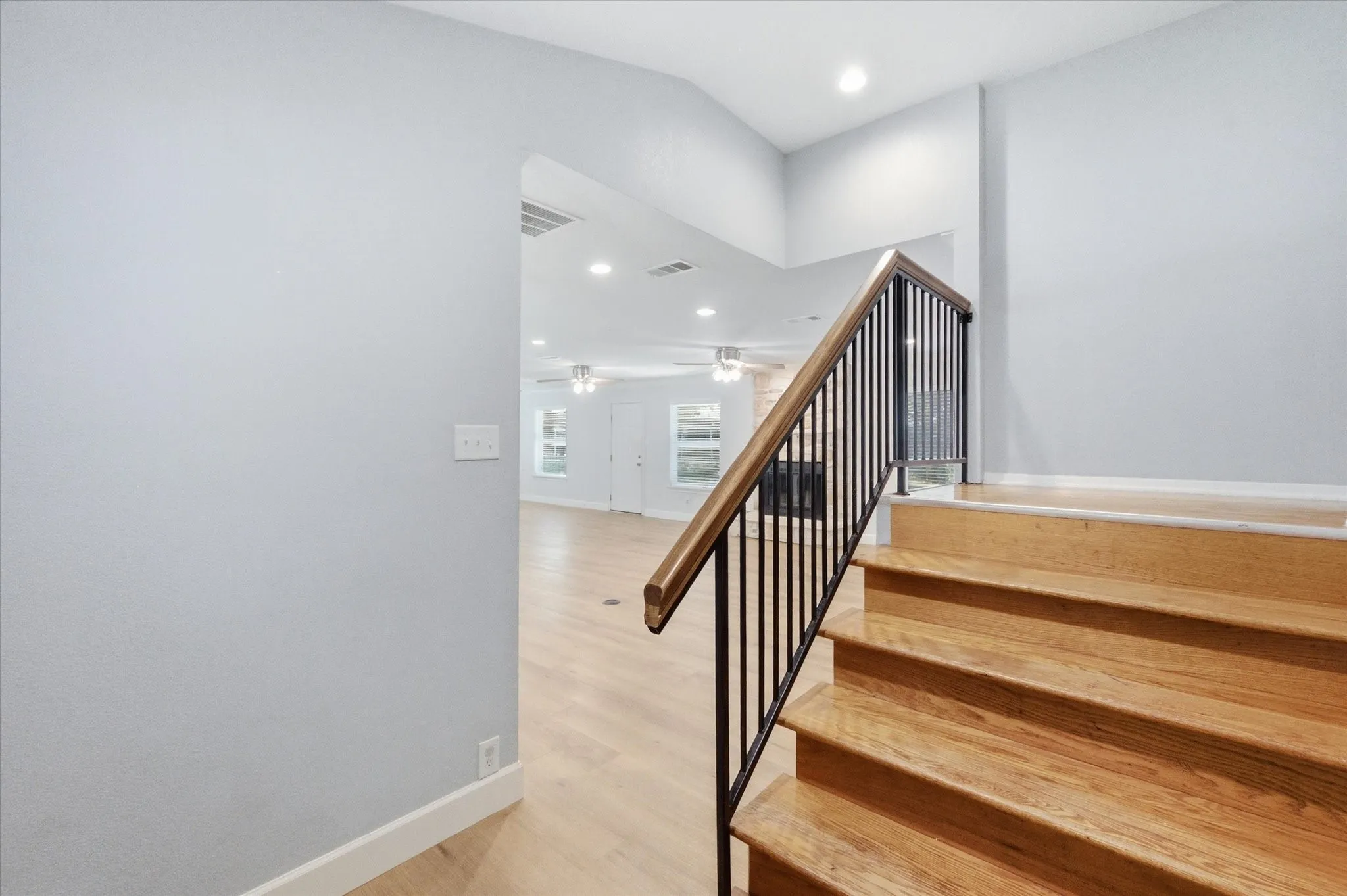 Single Family Residence For Sale in Tarrant County , 4308 Borden Drive, Arlington, Texas 76017, 3 Bedroom, 2 Bathroom, 2 Garage spaces, 2,021 Sqft, built in 1965, mls#21339551, Real Estate Agent in Arlington, Homes For Sale in Tarrant county, Homes For Sale in Arlington, Realtor in Arlington Texas, Real Estate Brokerage Independent Realty Texas, Luminita Cordes Realtor