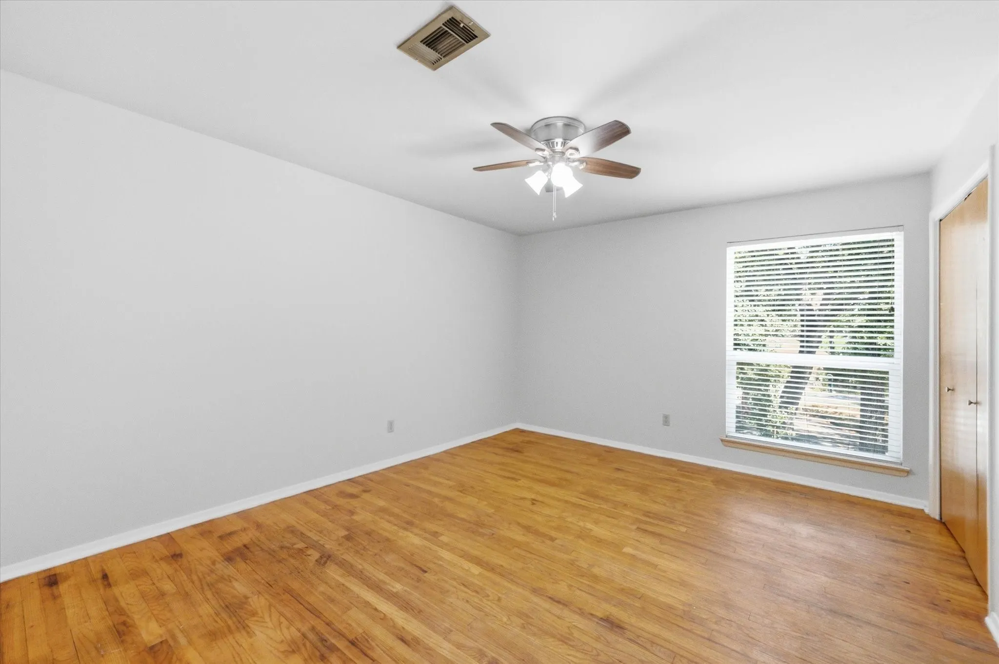 Single Family Residence For Sale in Tarrant County , 4308 Borden Drive, Arlington, Texas 76017, 3 Bedroom, 2 Bathroom, 2 Garage spaces, 2,021 Sqft, built in 1965, mls#21339551, Real Estate Agent in Arlington, Homes For Sale in Tarrant county, Homes For Sale in Arlington, Realtor in Arlington Texas, Real Estate Brokerage Independent Realty Texas, Luminita Cordes Realtor
