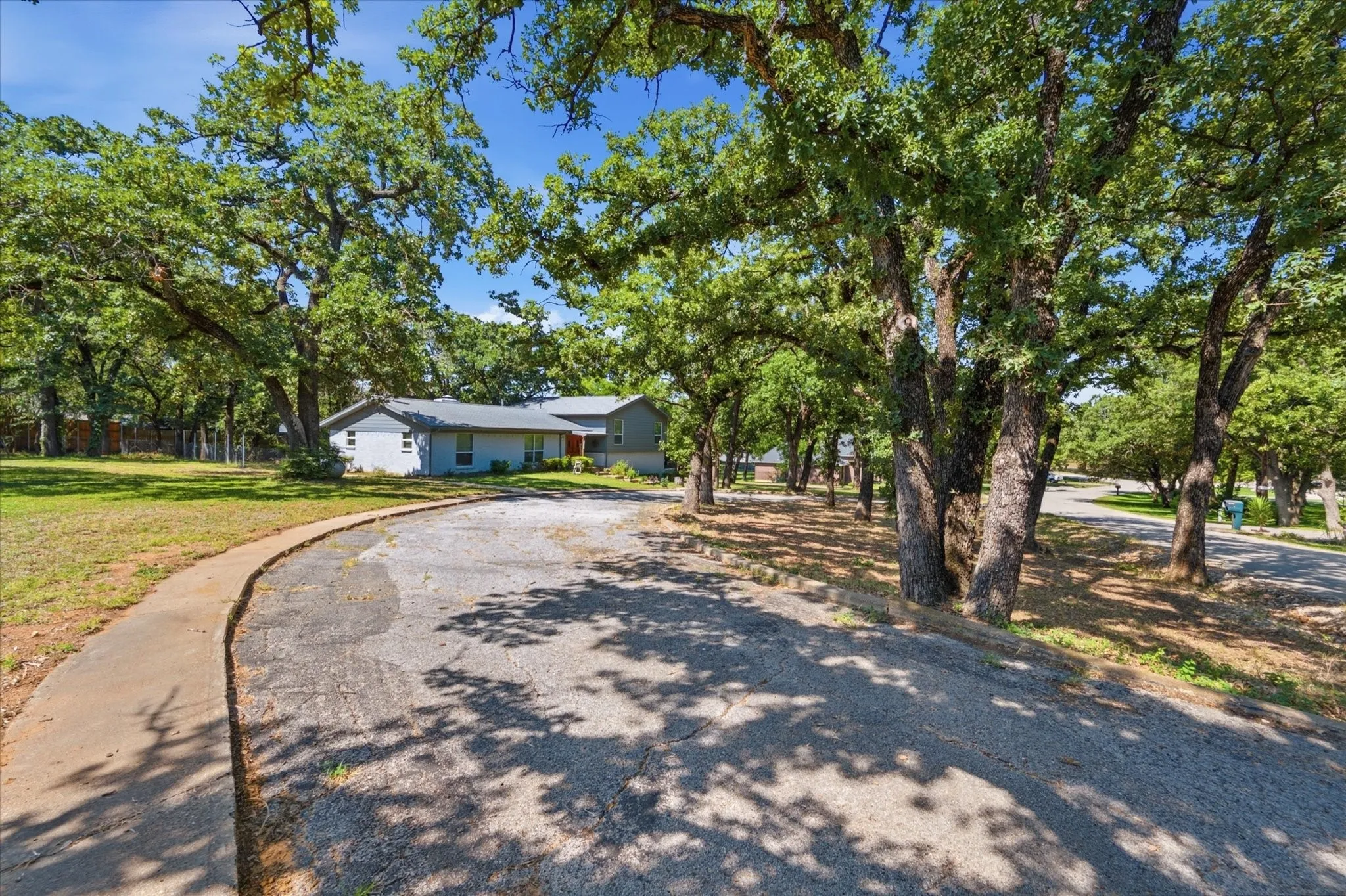 Single Family Residence For Sale in Tarrant County , 4308 Borden Drive, Arlington, Texas 76017, 3 Bedroom, 2 Bathroom, 2 Garage spaces, 2,021 Sqft, built in 1965, mls#21339551, Real Estate Agent in Arlington, Homes For Sale in Tarrant county, Homes For Sale in Arlington, Realtor in Arlington Texas, Real Estate Brokerage Independent Realty Texas, Luminita Cordes Realtor