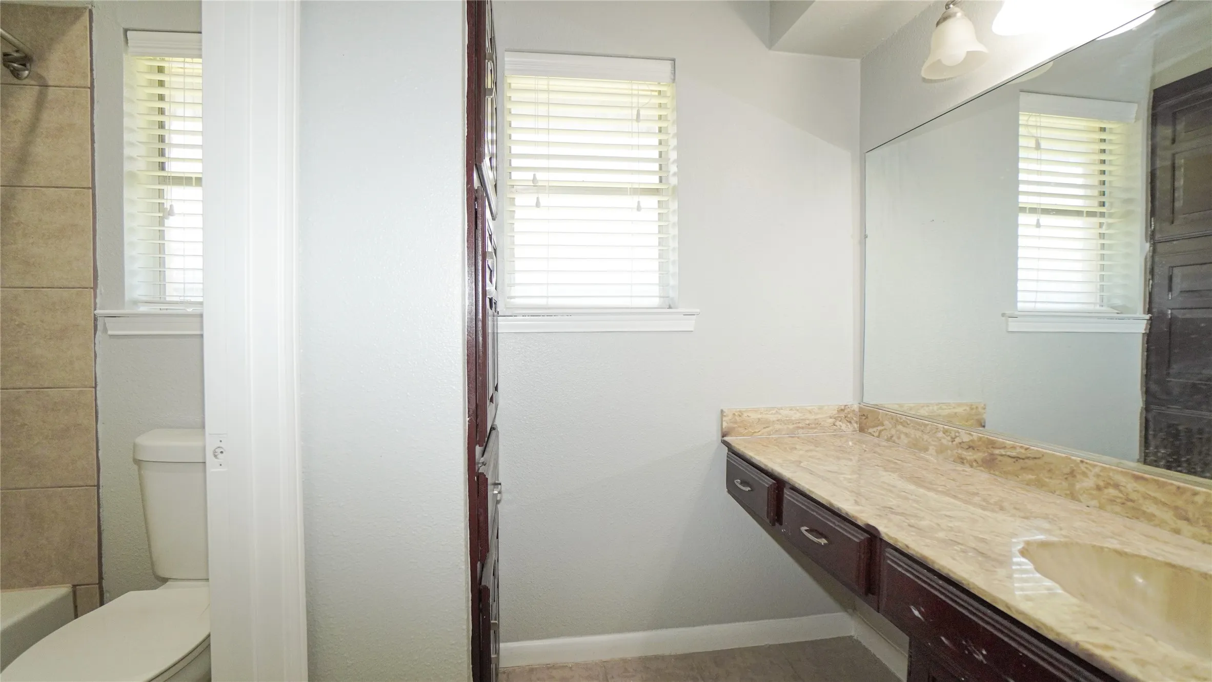 Single Family Residence For Rent in Dallas County , 7113 Ridgeview Drive, Rowlett, Texas 75089, 3 Bedroom, 2 Bathroom, 2 Garage spaces, 1,548 Sqft, built in 1978, mls#21340053, Real Estate Agent in Rowlett, Homes For Rent in Dallas county, Homes For Rent in Rowlett, Realtor in Rowlett Texas, Real Estate Brokerage Independent Realty Texas, Luminita Cordes Realtor