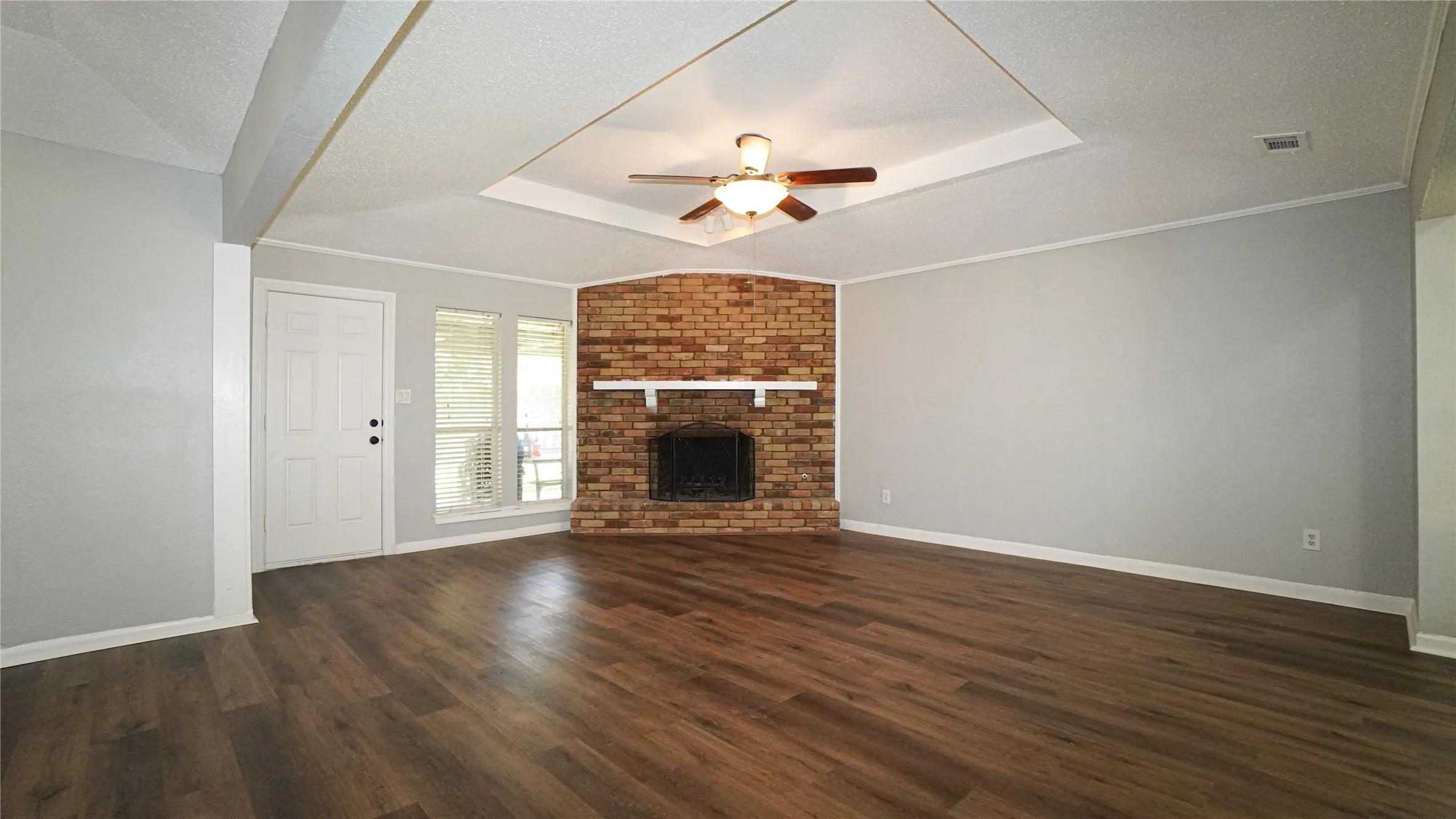 Single Family Residence For Rent in Dallas County , 7113 Ridgeview Drive, Rowlett, Texas 75089, 3 Bedroom, 2 Bathroom, 2 Garage spaces, 1,548 Sqft, built in 1978, mls#21340053, Real Estate Agent in Rowlett, Homes For Rent in Dallas county, Homes For Rent in Rowlett, Realtor in Rowlett Texas, Real Estate Brokerage Independent Realty Texas, Luminita Cordes Realtor