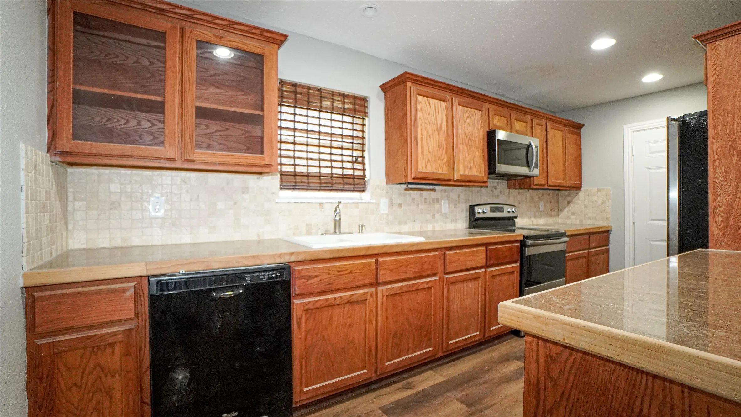 Single Family Residence For Rent in Dallas County , 7113 Ridgeview Drive, Rowlett, Texas 75089, 3 Bedroom, 2 Bathroom, 2 Garage spaces, 1,548 Sqft, built in 1978, mls#21340053, Real Estate Agent in Rowlett, Homes For Rent in Dallas county, Homes For Rent in Rowlett, Realtor in Rowlett Texas, Real Estate Brokerage Independent Realty Texas, Luminita Cordes Realtor