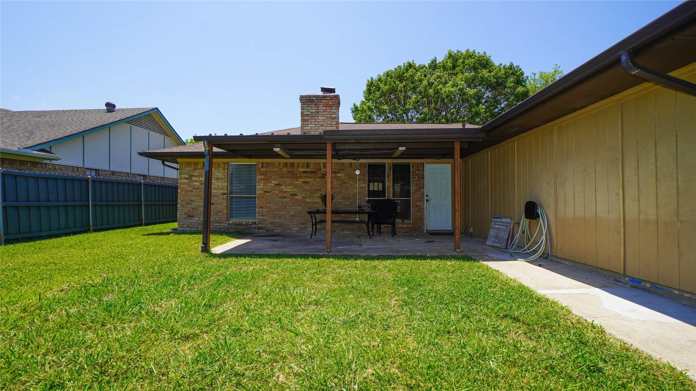 Single Family Residence For Rent in Dallas County , 7113 Ridgeview Drive, Rowlett, Texas 75089, 3 Bedroom, 2 Bathroom, 2 Garage spaces, 1,548 Sqft, built in 1978, mls#21340053, Real Estate Agent in Rowlett, Homes For Rent in Dallas county, Homes For Rent in Rowlett, Realtor in Rowlett Texas, Real Estate Brokerage Independent Realty Texas, Luminita Cordes Realtor