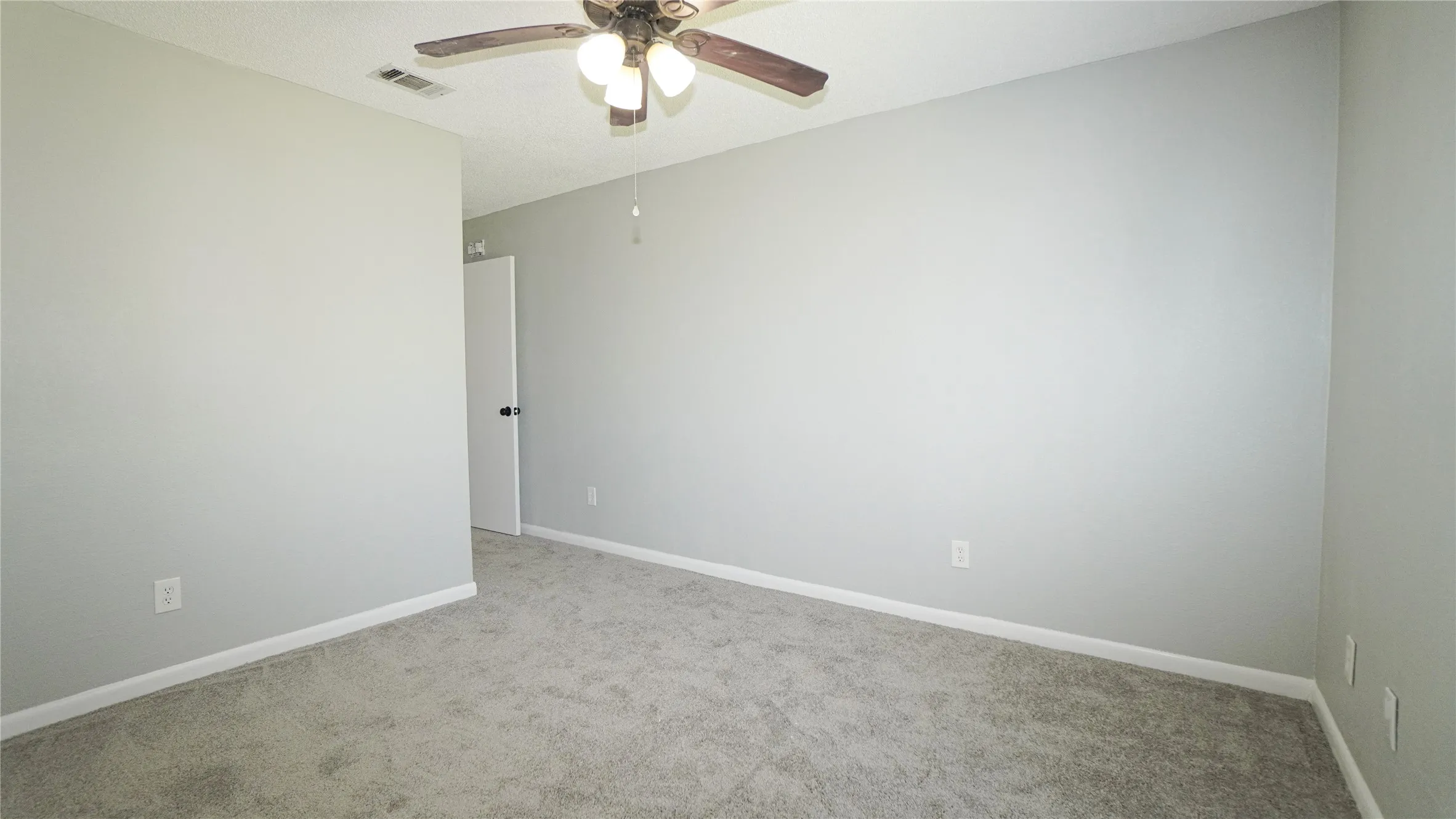 Single Family Residence For Rent in Dallas County , 7113 Ridgeview Drive, Rowlett, Texas 75089, 3 Bedroom, 2 Bathroom, 2 Garage spaces, 1,548 Sqft, built in 1978, mls#21340053, Real Estate Agent in Rowlett, Homes For Rent in Dallas county, Homes For Rent in Rowlett, Realtor in Rowlett Texas, Real Estate Brokerage Independent Realty Texas, Luminita Cordes Realtor