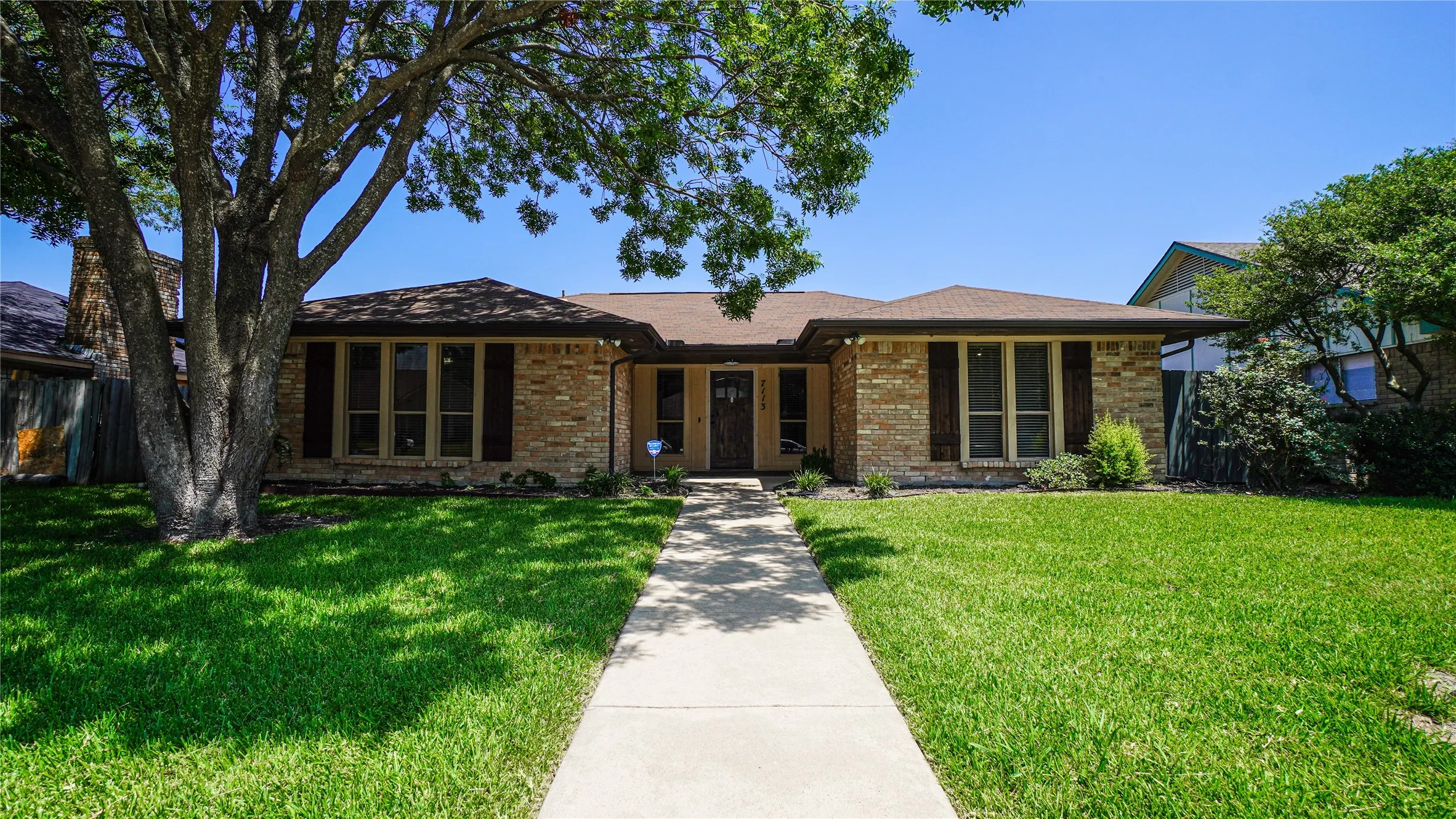 Single Family Residence For Rent in Dallas County , 7113 Ridgeview Drive, Rowlett, Texas 75089, 3 Bedroom, 2 Bathroom, 2 Garage spaces, 1,548 Sqft, built in 1978, mls#21340053, Real Estate Agent in Rowlett, Homes For Rent in Dallas county, Homes For Rent in Rowlett, Realtor in Rowlett Texas, Real Estate Brokerage Independent Realty Texas, Luminita Cordes Realtor