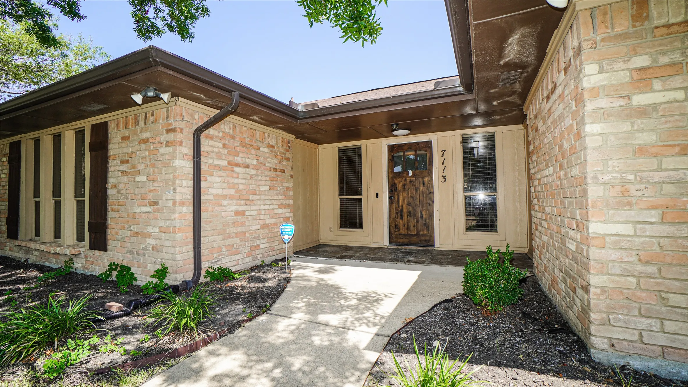 Single Family Residence For Rent in Dallas County , 7113 Ridgeview Drive, Rowlett, Texas 75089, 3 Bedroom, 2 Bathroom, 2 Garage spaces, 1,548 Sqft, built in 1978, mls#21340053, Real Estate Agent in Rowlett, Homes For Rent in Dallas county, Homes For Rent in Rowlett, Realtor in Rowlett Texas, Real Estate Brokerage Independent Realty Texas, Luminita Cordes Realtor