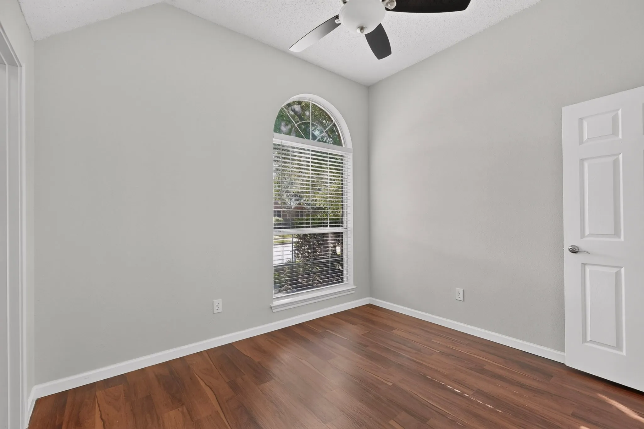 Single Family Residence For Sale in Collin County , 304 Belvedere Drive, Allen, Texas 75013, 4 Bedroom, 3 Bathroom, 2 Garage spaces, 2,293 Sqft, built in 1994, mls#21341062, Real Estate Agent in Allen, Homes For Sale in Collin county, Homes For Sale in Allen, Realtor in Allen Texas, Real Estate Brokerage Independent Realty Texas, Luminita Cordes Realtor
