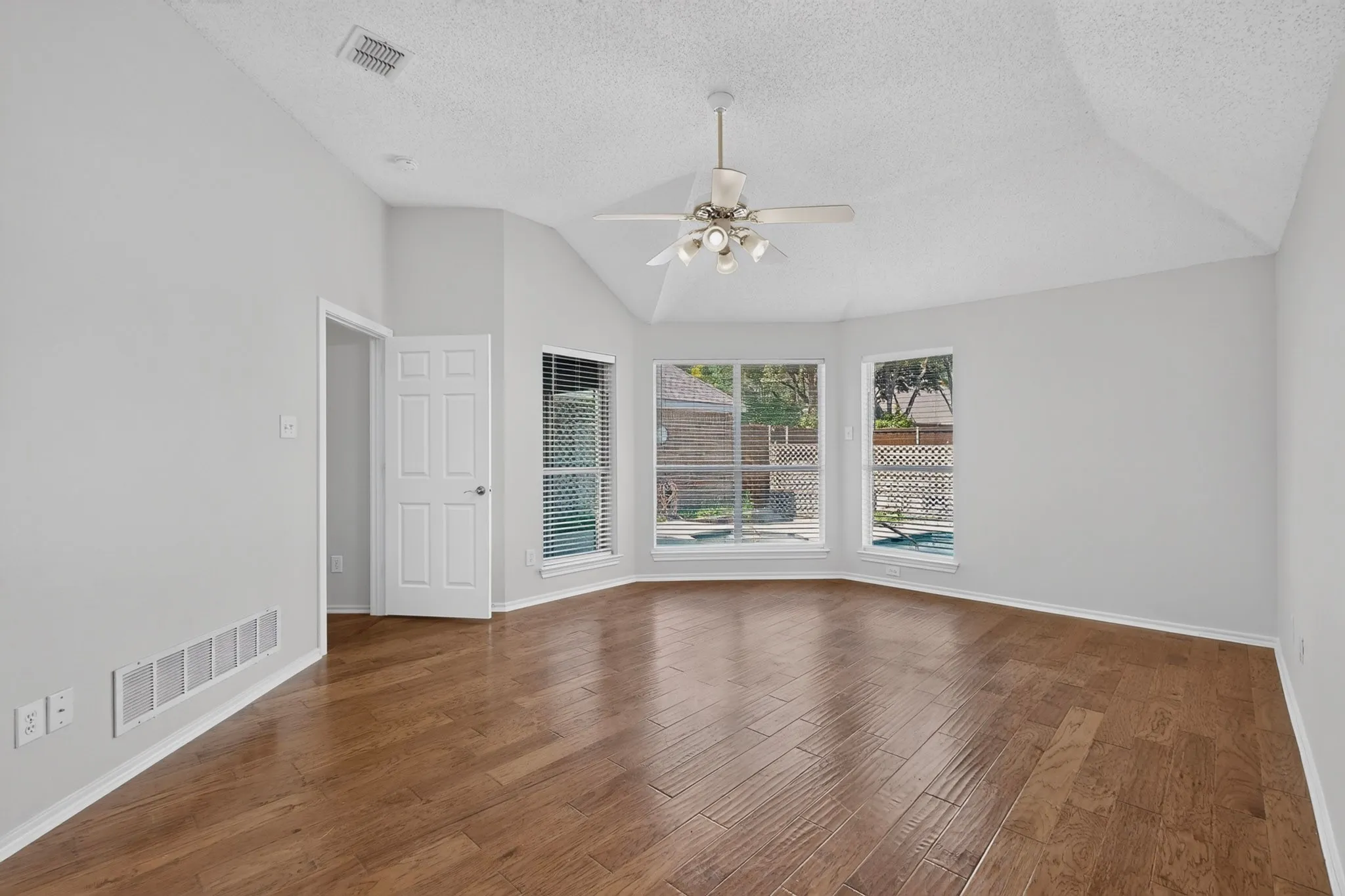 Single Family Residence For Sale in Collin County , 304 Belvedere Drive, Allen, Texas 75013, 4 Bedroom, 3 Bathroom, 2 Garage spaces, 2,293 Sqft, built in 1994, mls#21341062, Real Estate Agent in Allen, Homes For Sale in Collin county, Homes For Sale in Allen, Realtor in Allen Texas, Real Estate Brokerage Independent Realty Texas, Luminita Cordes Realtor