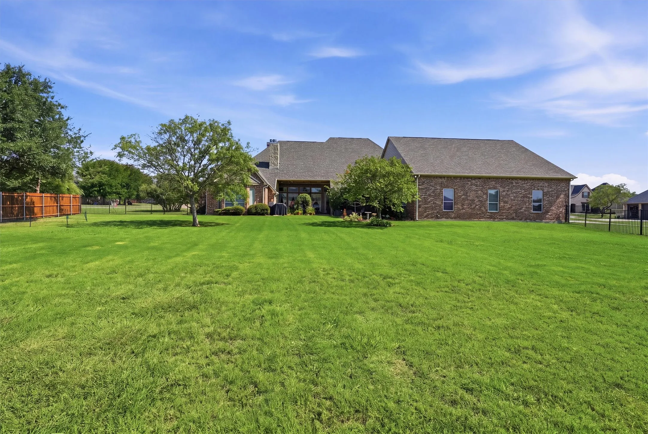 Single Family Residence For Sale in Parker County , 108 Concorde Circle, Cresson, Texas 76035, 3 Bedroom, 3 Bathroom, 3 Garage spaces, 3,330 Sqft, built in 2006, mls#21340192, Real Estate Agent in Cresson, Homes For Sale in Parker county, Homes For Sale in Cresson, Realtor in Cresson Texas, Real Estate Brokerage Independent Realty Texas, Luminita Cordes Realtor