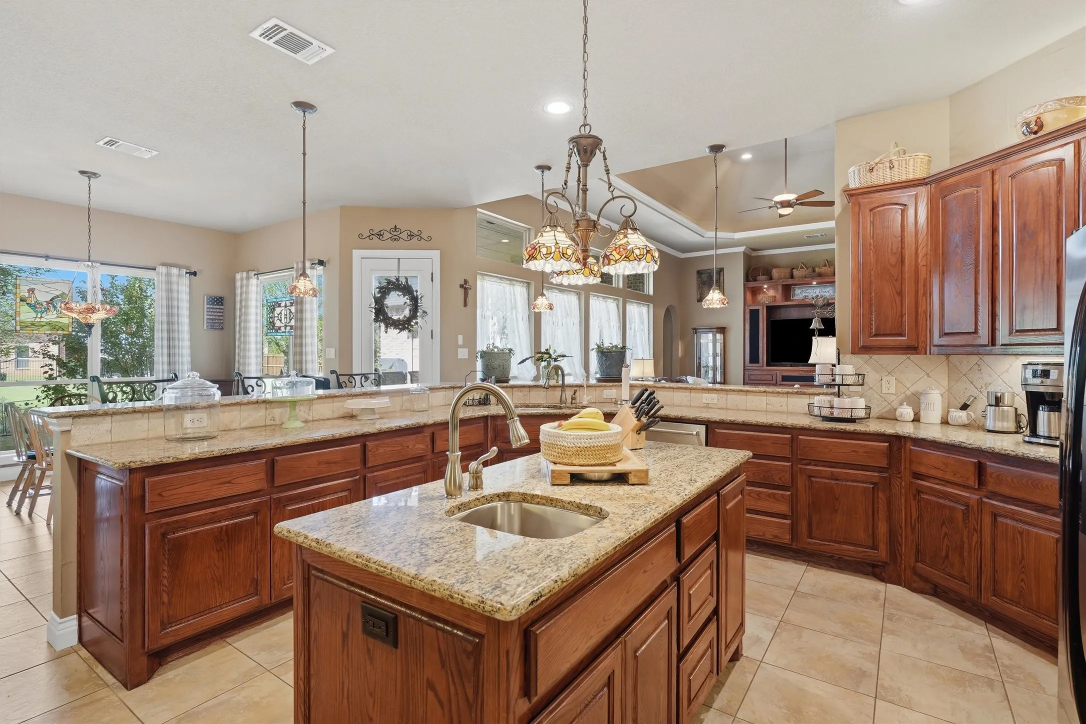 Single Family Residence For Sale in Parker County , 108 Concorde Circle, Cresson, Texas 76035, 3 Bedroom, 3 Bathroom, 3 Garage spaces, 3,330 Sqft, built in 2006, mls#21340192, Real Estate Agent in Cresson, Homes For Sale in Parker county, Homes For Sale in Cresson, Realtor in Cresson Texas, Real Estate Brokerage Independent Realty Texas, Luminita Cordes Realtor