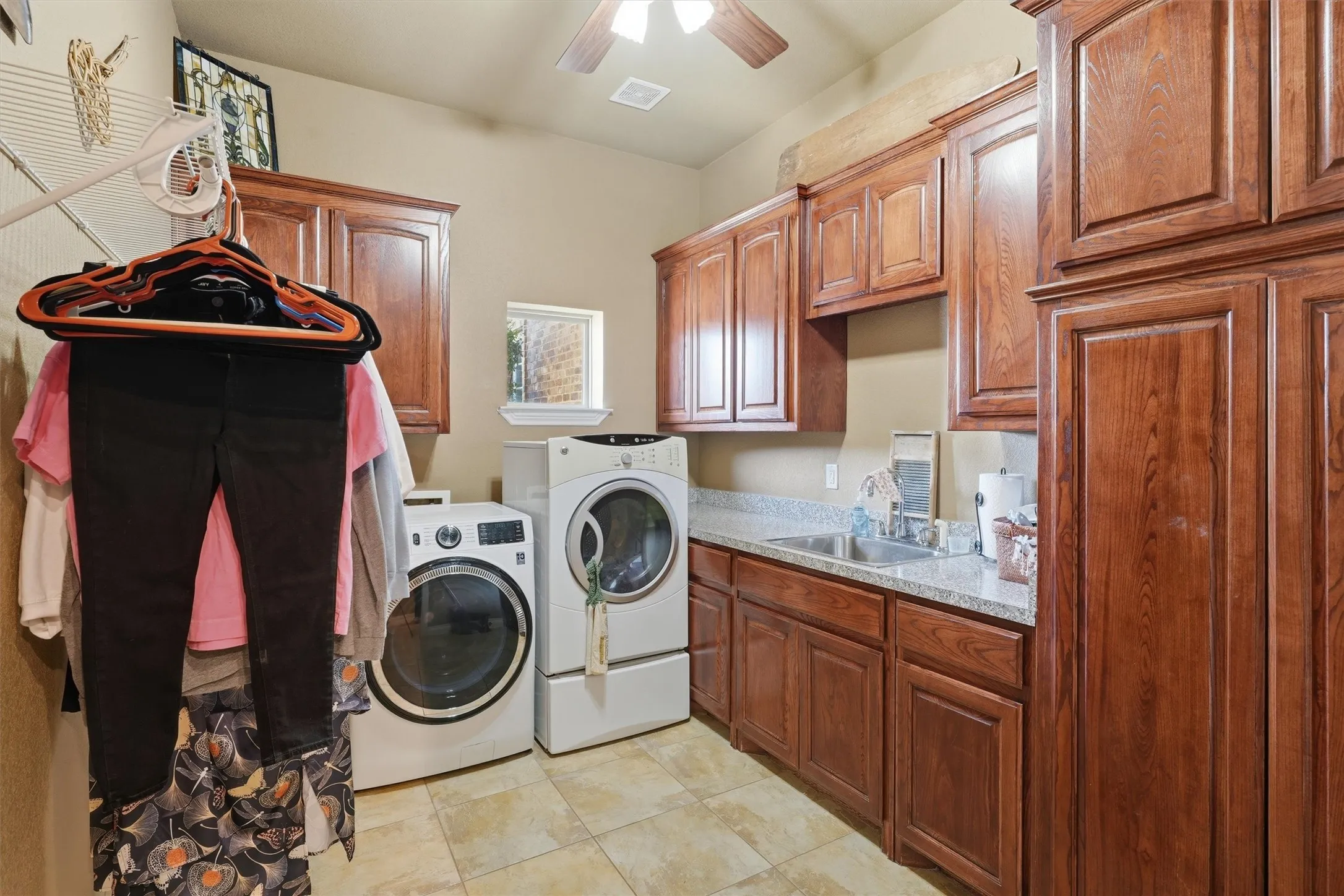 Single Family Residence For Sale in Parker County , 108 Concorde Circle, Cresson, Texas 76035, 3 Bedroom, 3 Bathroom, 3 Garage spaces, 3,330 Sqft, built in 2006, mls#21340192, Real Estate Agent in Cresson, Homes For Sale in Parker county, Homes For Sale in Cresson, Realtor in Cresson Texas, Real Estate Brokerage Independent Realty Texas, Luminita Cordes Realtor