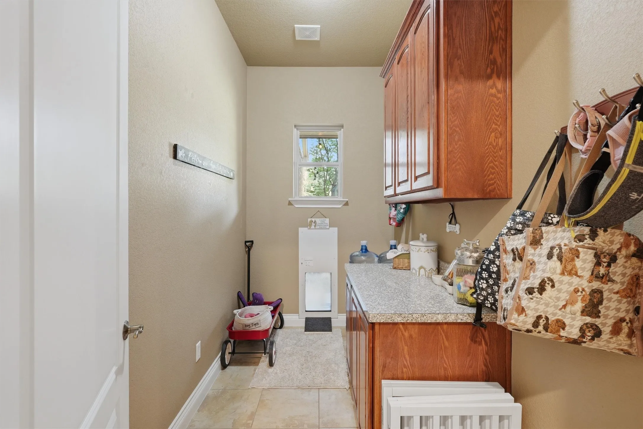 Single Family Residence For Sale in Parker County , 108 Concorde Circle, Cresson, Texas 76035, 3 Bedroom, 3 Bathroom, 3 Garage spaces, 3,330 Sqft, built in 2006, mls#21340192, Real Estate Agent in Cresson, Homes For Sale in Parker county, Homes For Sale in Cresson, Realtor in Cresson Texas, Real Estate Brokerage Independent Realty Texas, Luminita Cordes Realtor