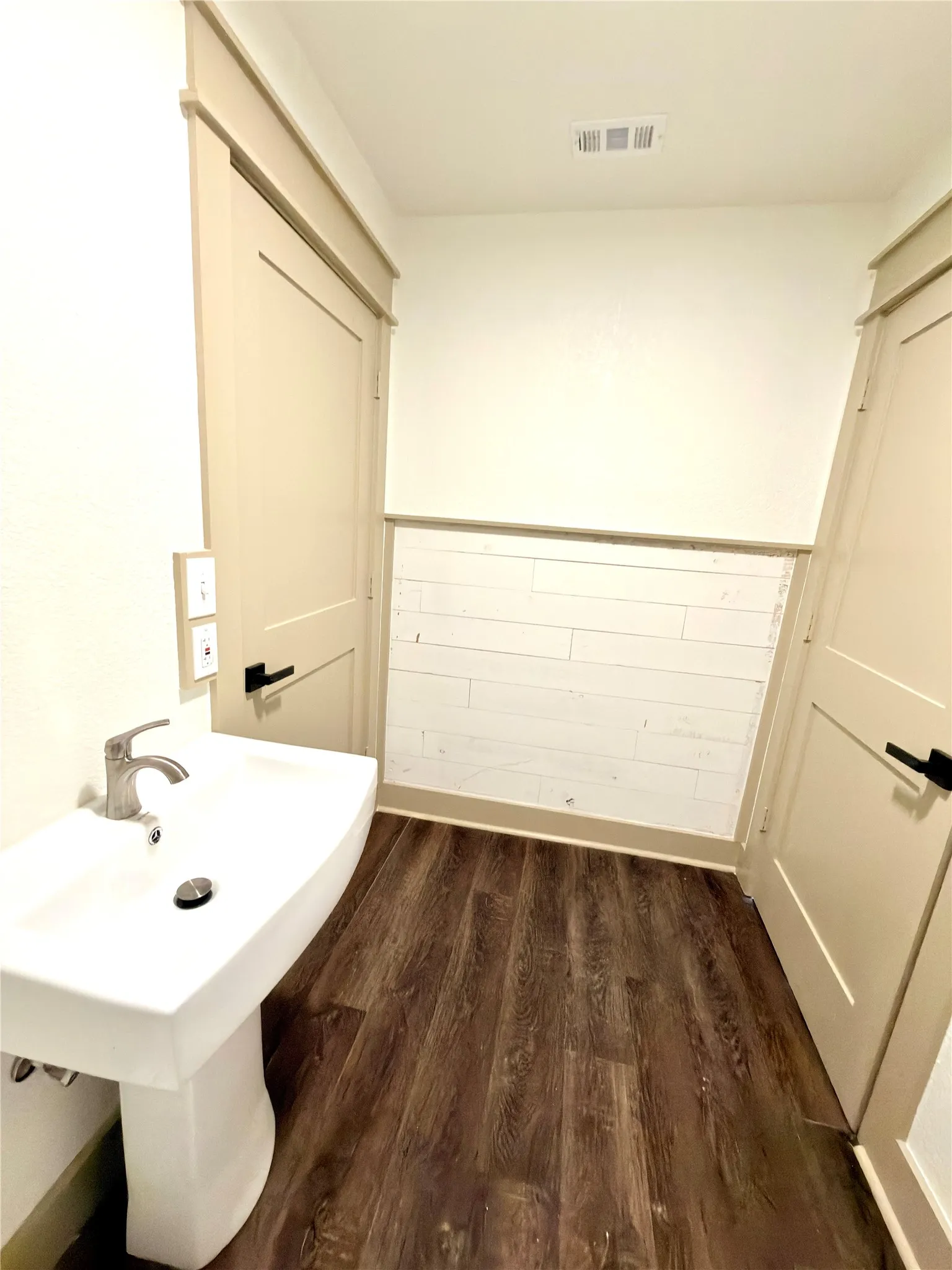Single Family Residence For Sale in Mills County , 707 Reynolds Street, Goldthwaite, Texas 76844, 3 Bedroom, 2 Bathroom, Garage spaces, 1,360 Sqft, built in 0, Price $194,000, mls#21341157, Real Estate Agent in Goldthwaite, Homes For Sale in Mills county, Homes For Sale in Goldthwaite, Realtor in Goldthwaite Texas, Real Estate Brokerage Independent Realty Texas, Luminita Cordes Realtor