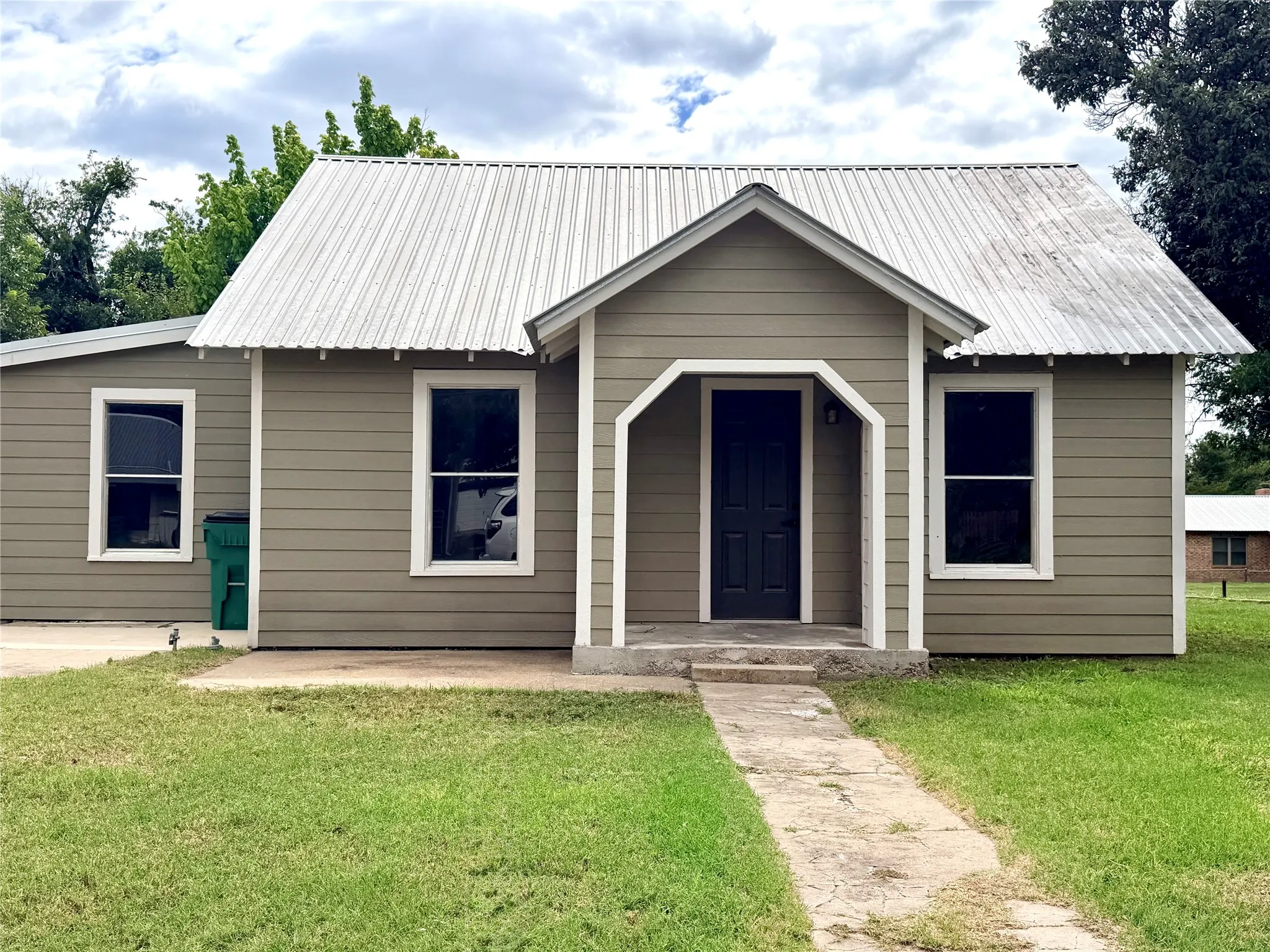 Single Family Residence For Sale in Mills County , 707 Reynolds Street, Goldthwaite, Texas 76844, 3 Bedroom, 2 Bathroom, Garage spaces, 1,360 Sqft, built in 0, Price $194,000, mls#21341157, Real Estate Agent in Goldthwaite, Homes For Sale in Mills county, Homes For Sale in Goldthwaite, Realtor in Goldthwaite Texas, Real Estate Brokerage Independent Realty Texas, Luminita Cordes Realtor