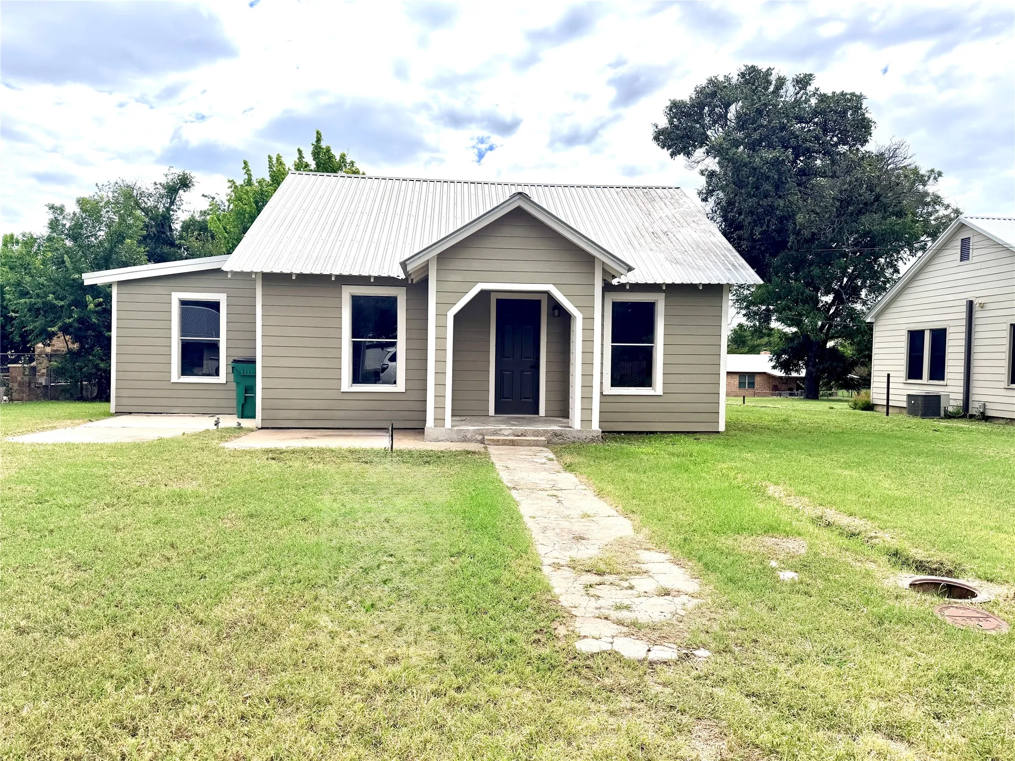 Single Family Residence For Sale in Mills County , 707 Reynolds Street, Goldthwaite, Texas 76844, 3 Bedroom, 2 Bathroom, Garage spaces, 1,360 Sqft, built in 0, Price $194,000, mls#21341157, Real Estate Agent in Goldthwaite, Homes For Sale in Mills county, Homes For Sale in Goldthwaite, Realtor in Goldthwaite Texas, Real Estate Brokerage Independent Realty Texas, Luminita Cordes Realtor