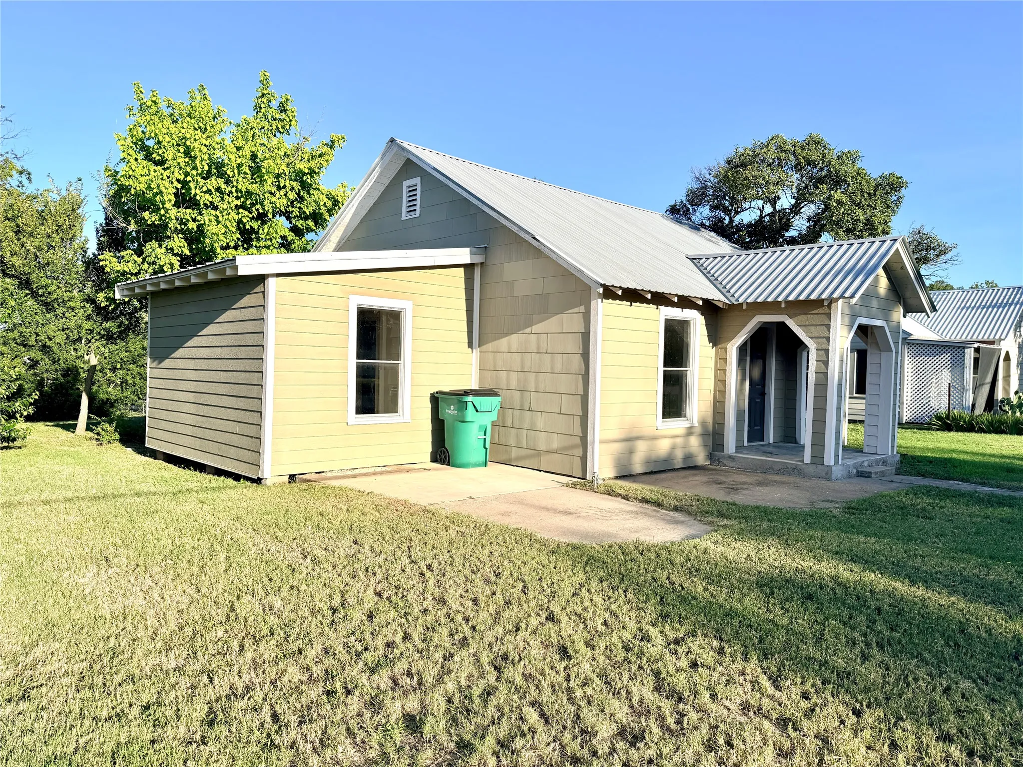 Single Family Residence For Sale in Mills County , 707 Reynolds Street, Goldthwaite, Texas 76844, 3 Bedroom, 2 Bathroom, Garage spaces, 1,360 Sqft, built in 0, Price $194,000, mls#21341157, Real Estate Agent in Goldthwaite, Homes For Sale in Mills county, Homes For Sale in Goldthwaite, Realtor in Goldthwaite Texas, Real Estate Brokerage Independent Realty Texas, Luminita Cordes Realtor