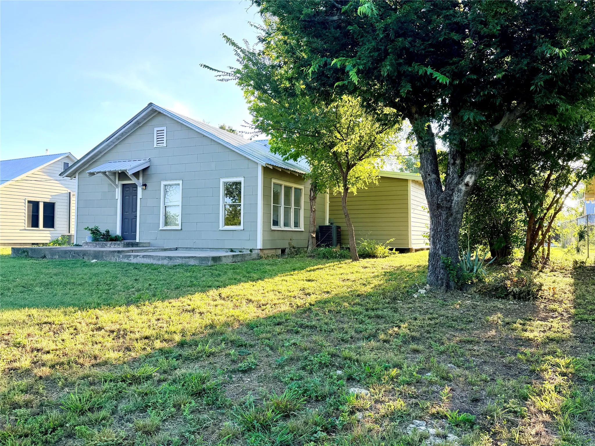 Single Family Residence For Sale in Mills County , 707 Reynolds Street, Goldthwaite, Texas 76844, 3 Bedroom, 2 Bathroom, Garage spaces, 1,360 Sqft, built in 0, Price $194,000, mls#21341157, Real Estate Agent in Goldthwaite, Homes For Sale in Mills county, Homes For Sale in Goldthwaite, Realtor in Goldthwaite Texas, Real Estate Brokerage Independent Realty Texas, Luminita Cordes Realtor