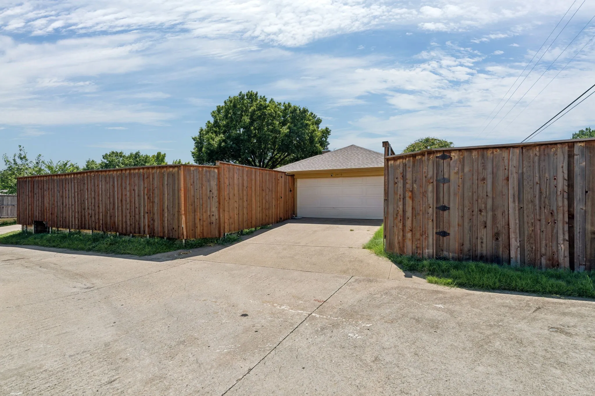 Single Family Residence For Sale in Collin County , 2416 Peachtree Lane, Plano, Texas 75074, 3 Bedroom, 2 Bathroom, 2 Garage spaces, 2,204 Sqft, built in 1980, mls#21335896, Real Estate Agent in Plano, Homes For Sale in Collin county, Homes For Sale in Plano, Realtor in Plano Texas, Real Estate Brokerage Independent Realty Texas, Luminita Cordes Realtor