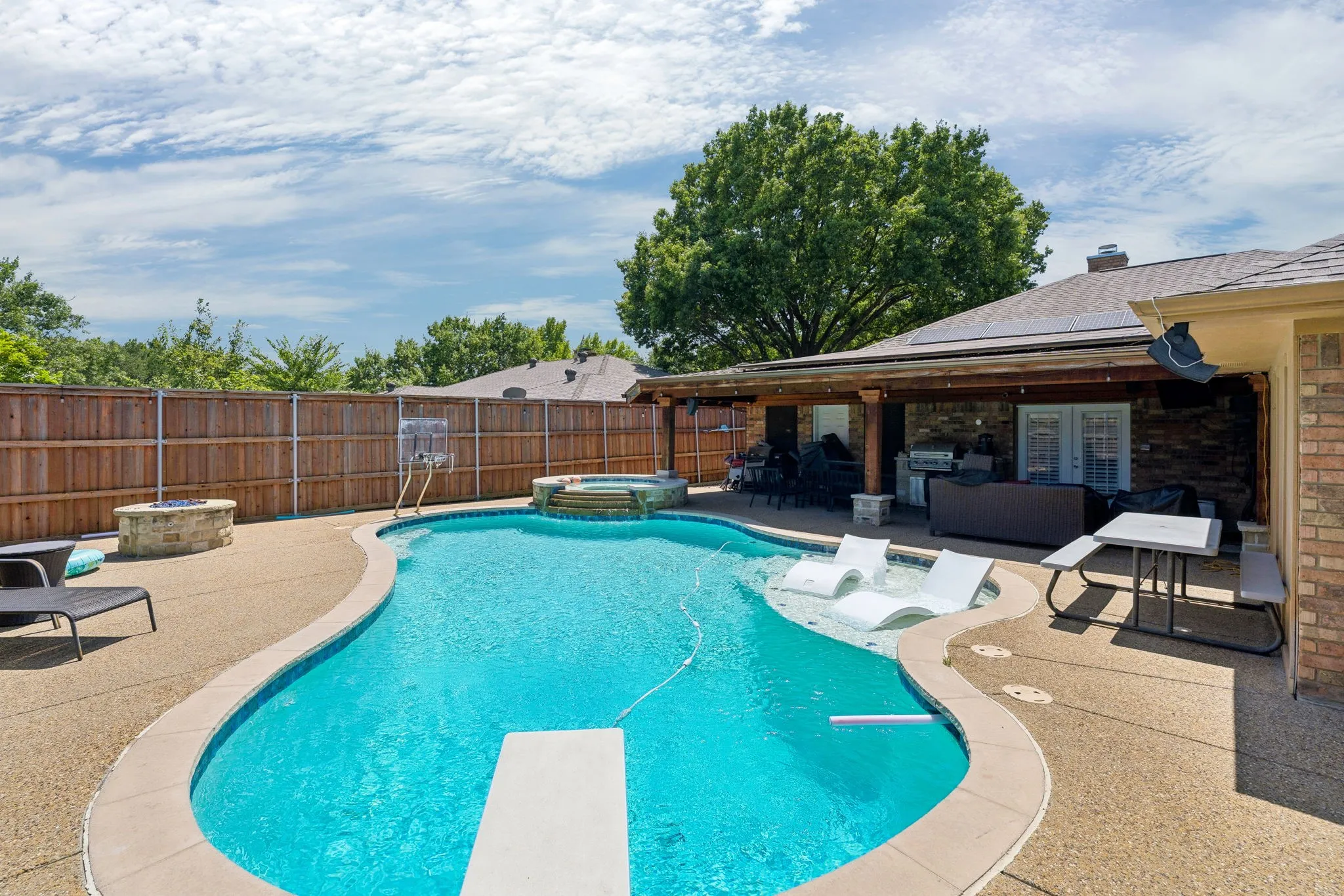 Single Family Residence For Sale in Collin County , 2416 Peachtree Lane, Plano, Texas 75074, 3 Bedroom, 2 Bathroom, 2 Garage spaces, 2,204 Sqft, built in 1980, mls#21335896, Real Estate Agent in Plano, Homes For Sale in Collin county, Homes For Sale in Plano, Realtor in Plano Texas, Real Estate Brokerage Independent Realty Texas, Luminita Cordes Realtor
