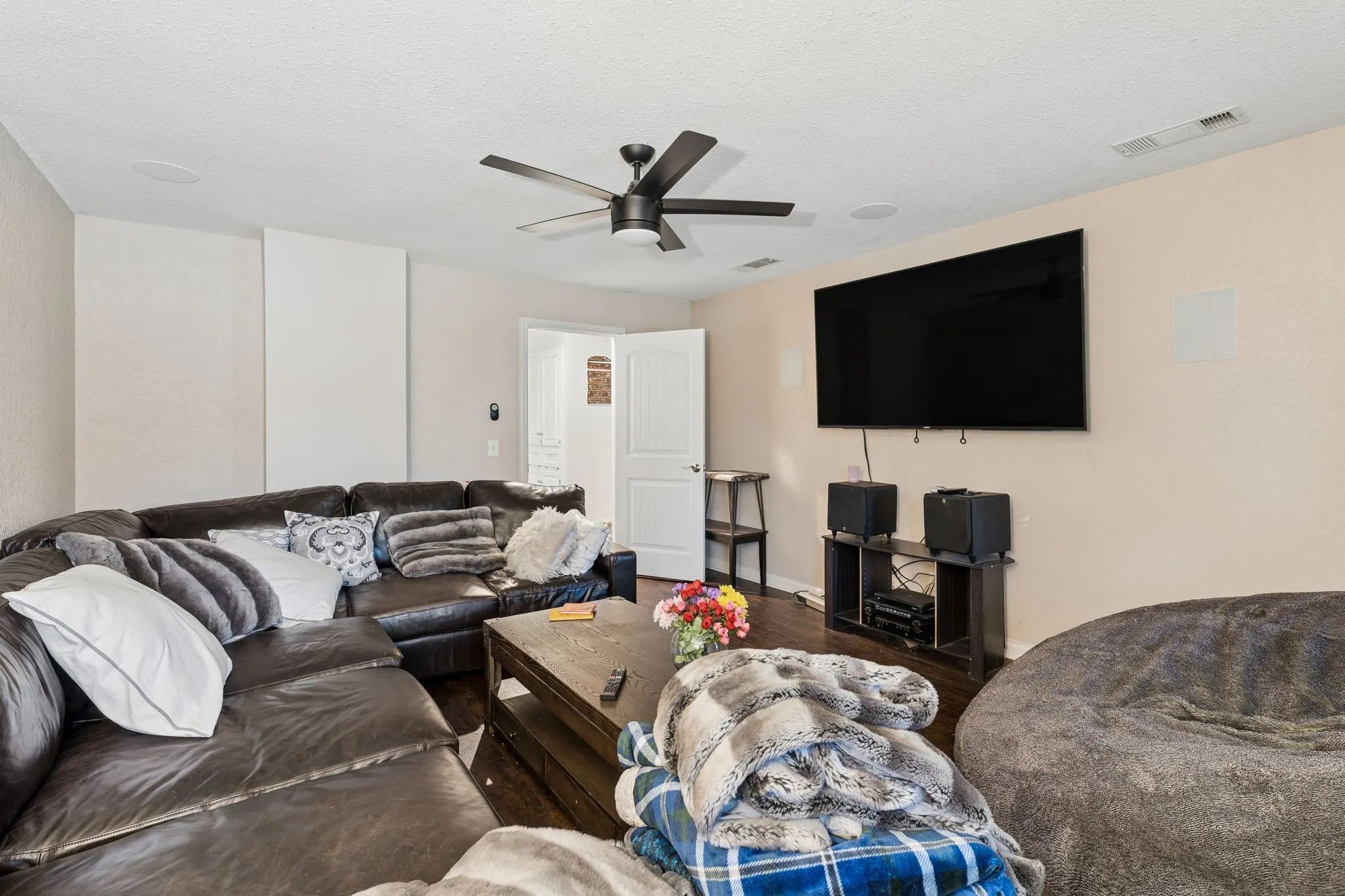 Single Family Residence For Sale in Collin County , 2416 Peachtree Lane, Plano, Texas 75074, 3 Bedroom, 2 Bathroom, 2 Garage spaces, 2,204 Sqft, built in 1980, mls#21335896, Real Estate Agent in Plano, Homes For Sale in Collin county, Homes For Sale in Plano, Realtor in Plano Texas, Real Estate Brokerage Independent Realty Texas, Luminita Cordes Realtor