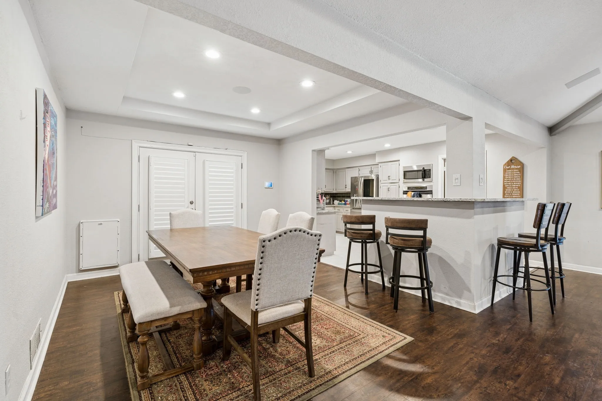 dining with side yard entry