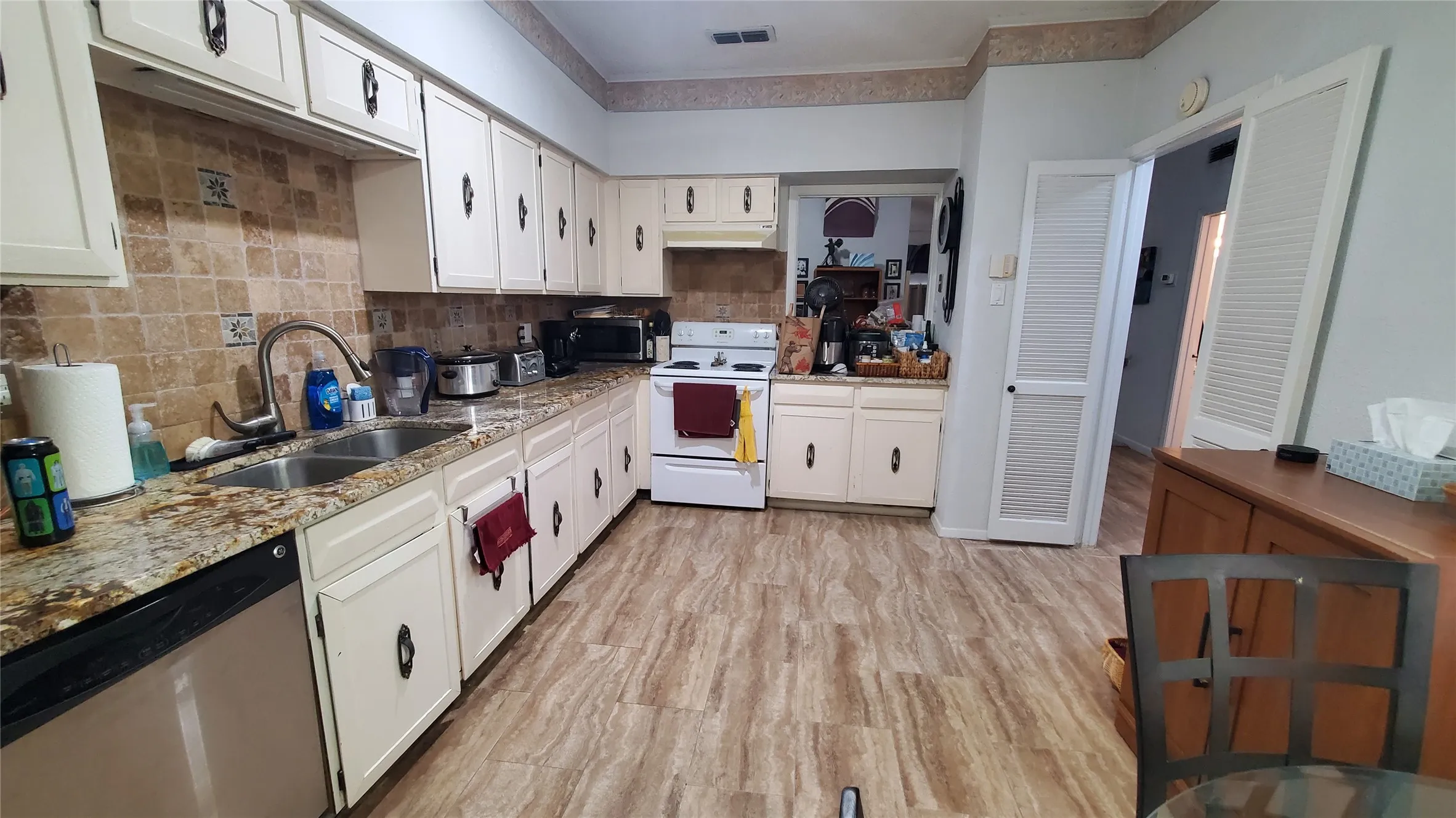 Condominium For Sale in Dallas County , 834 Pebble Beach Drive, Garland, Texas 75043, 2 Bedroom, 2 Bathroom, 2 Garage spaces, 1,273 Sqft, built in 1973, mls#21339523, Real Estate Agent in Garland, Homes For Sale in Dallas county, Homes For Sale in Garland, Realtor in Garland Texas, Real Estate Brokerage Independent Realty Texas, Luminita Cordes Realtor