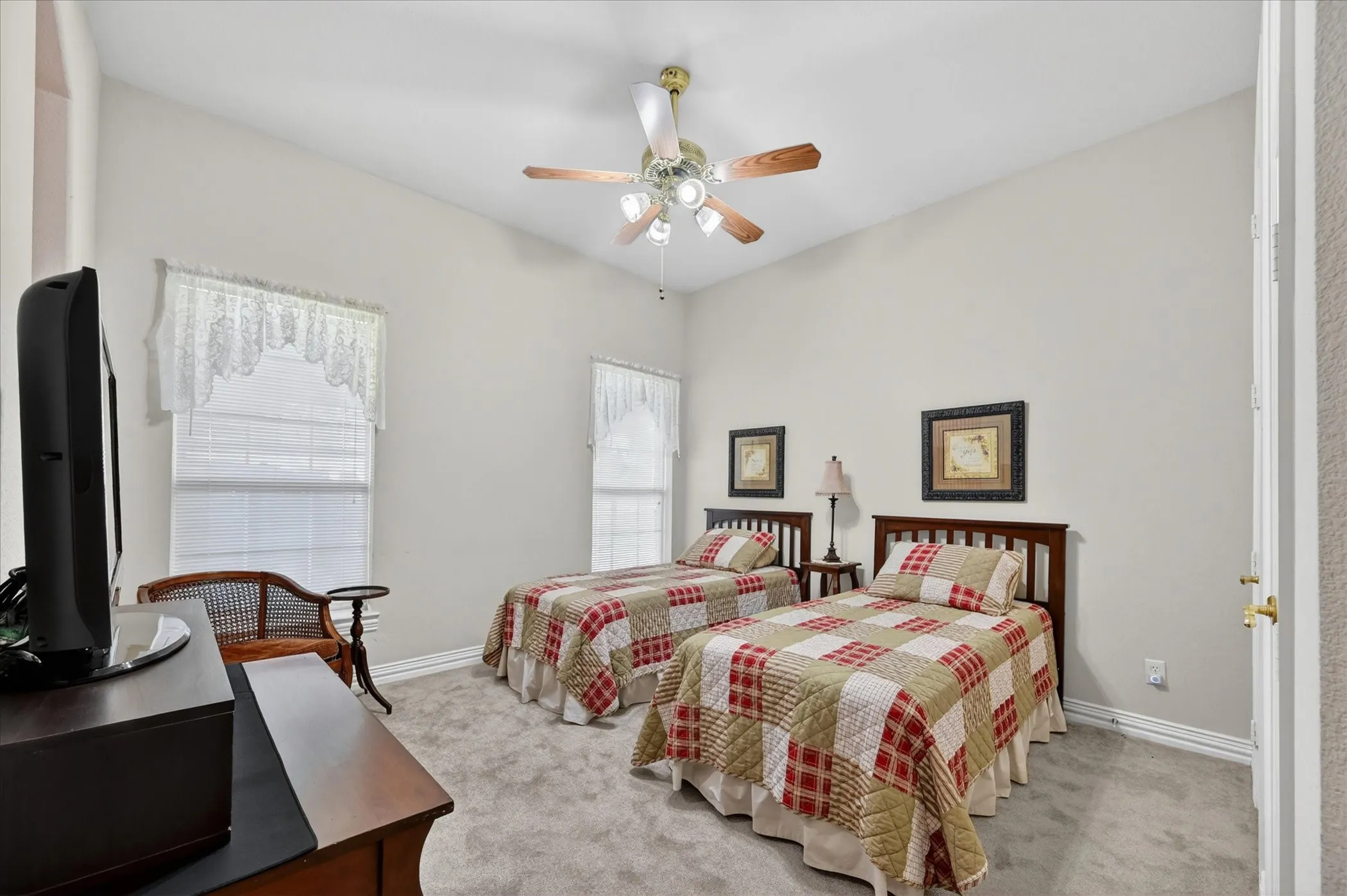 Single Family Residence For Sale in Denton County , 4409 Argyle Lane, Denton, Texas 76226, 4 Bedroom, 4 Bathroom, 3 Garage spaces, 3,005 Sqft, built in 2001, mls#21339956, Real Estate Agent in Denton, Homes For Sale in Denton county, Homes For Sale in Denton, Realtor in Denton Texas, Real Estate Brokerage Independent Realty Texas, Luminita Cordes Realtor