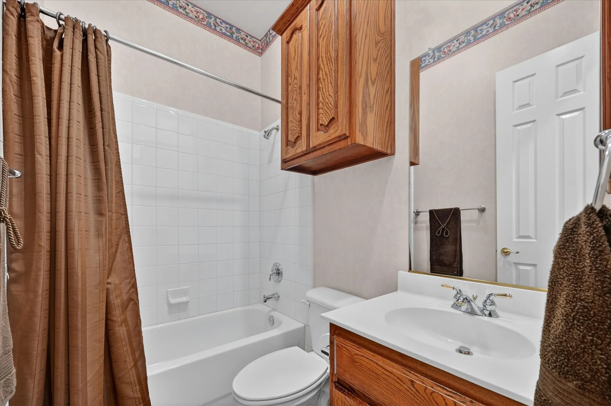 Single Family Residence For Sale in Denton County , 4409 Argyle Lane, Denton, Texas 76226, 4 Bedroom, 4 Bathroom, 3 Garage spaces, 3,005 Sqft, built in 2001, mls#21339956, Real Estate Agent in Denton, Homes For Sale in Denton county, Homes For Sale in Denton, Realtor in Denton Texas, Real Estate Brokerage Independent Realty Texas, Luminita Cordes Realtor