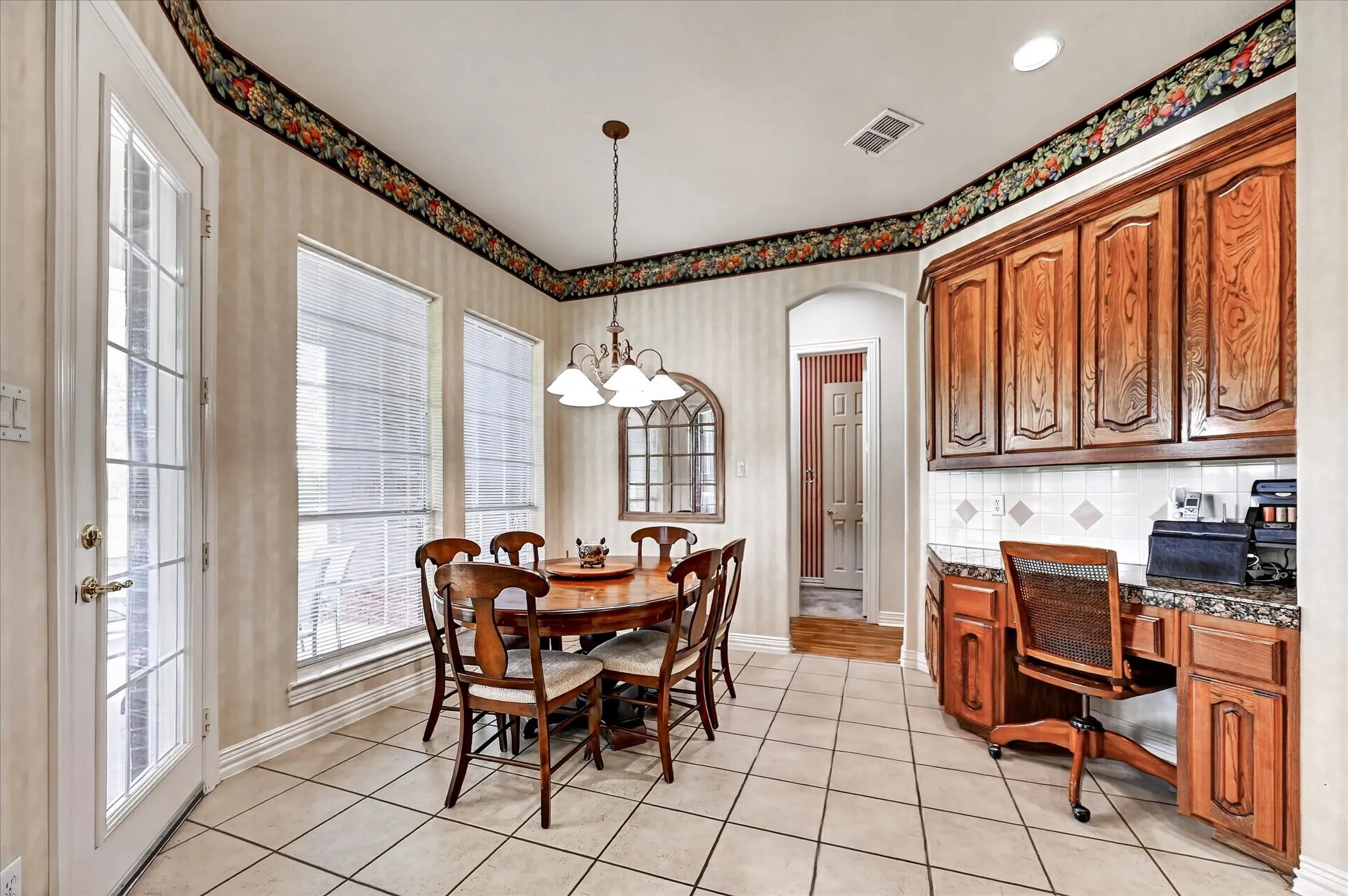 Single Family Residence For Sale in Denton County , 4409 Argyle Lane, Denton, Texas 76226, 4 Bedroom, 4 Bathroom, 3 Garage spaces, 3,005 Sqft, built in 2001, mls#21339956, Real Estate Agent in Denton, Homes For Sale in Denton county, Homes For Sale in Denton, Realtor in Denton Texas, Real Estate Brokerage Independent Realty Texas, Luminita Cordes Realtor