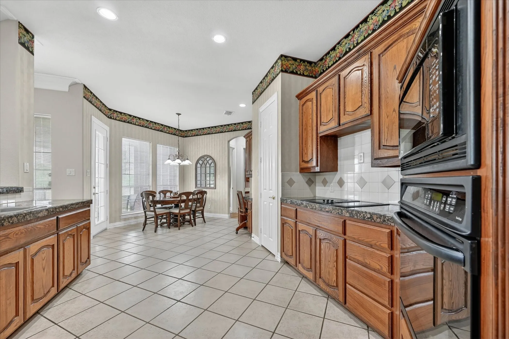 Single Family Residence For Sale in Denton County , 4409 Argyle Lane, Denton, Texas 76226, 4 Bedroom, 4 Bathroom, 3 Garage spaces, 3,005 Sqft, built in 2001, mls#21339956, Real Estate Agent in Denton, Homes For Sale in Denton county, Homes For Sale in Denton, Realtor in Denton Texas, Real Estate Brokerage Independent Realty Texas, Luminita Cordes Realtor