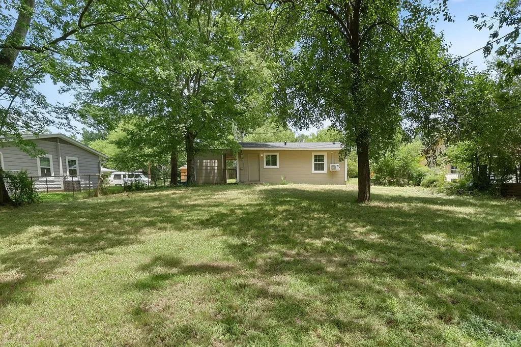 Single Family Residence For Sale in Morris County , 327 Randolph Street, Lone Star, Texas 75668, 2 Bedroom, 1 Bathroom, Garage spaces, 702 Sqft, built in 1955, Price $112,000, mls#21316474, Real Estate Agent in Lone Star, Homes For Sale in Morris county, Homes For Sale in Lone Star, Realtor in Lone Star Texas, Real Estate Brokerage Independent Realty Texas, Luminita Cordes Realtor