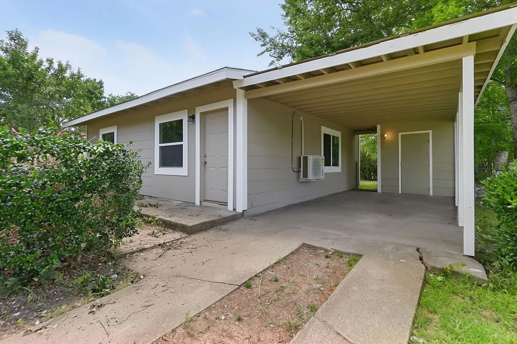 Single Family Residence For Sale in Morris County , 327 Randolph Street, Lone Star, Texas 75668, 2 Bedroom, 1 Bathroom, Garage spaces, 702 Sqft, built in 1955, Price $112,000, mls#21316474, Real Estate Agent in Lone Star, Homes For Sale in Morris county, Homes For Sale in Lone Star, Realtor in Lone Star Texas, Real Estate Brokerage Independent Realty Texas, Luminita Cordes Realtor