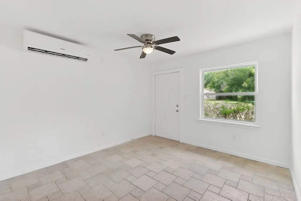 Single Family Residence For Sale in Morris County , 327 Randolph Street, Lone Star, Texas 75668, 2 Bedroom, 1 Bathroom, Garage spaces, 702 Sqft, built in 1955, Price $112,000, mls#21316474, Real Estate Agent in Lone Star, Homes For Sale in Morris county, Homes For Sale in Lone Star, Realtor in Lone Star Texas, Real Estate Brokerage Independent Realty Texas, Luminita Cordes Realtor
