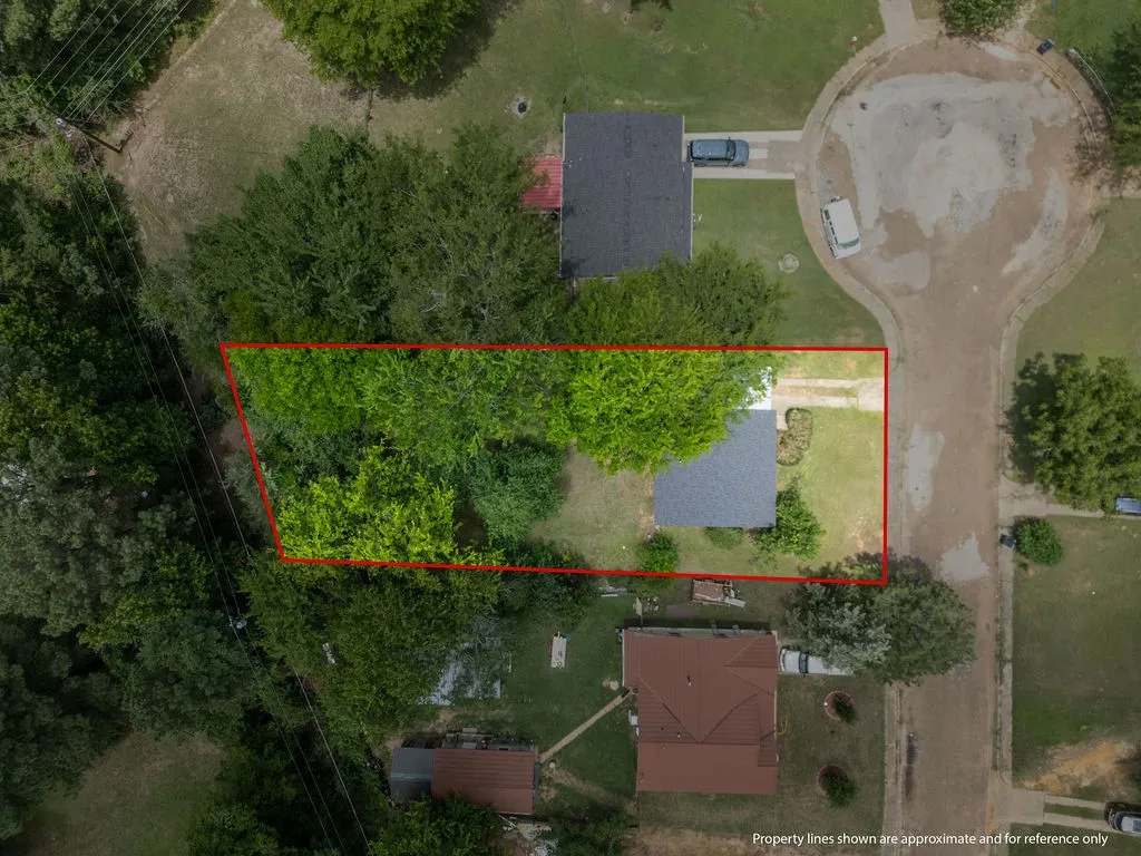 Single Family Residence For Sale in Morris County , 327 Randolph Street, Lone Star, Texas 75668, 2 Bedroom, 1 Bathroom, Garage spaces, 702 Sqft, built in 1955, Price $112,000, mls#21316474, Real Estate Agent in Lone Star, Homes For Sale in Morris county, Homes For Sale in Lone Star, Realtor in Lone Star Texas, Real Estate Brokerage Independent Realty Texas, Luminita Cordes Realtor