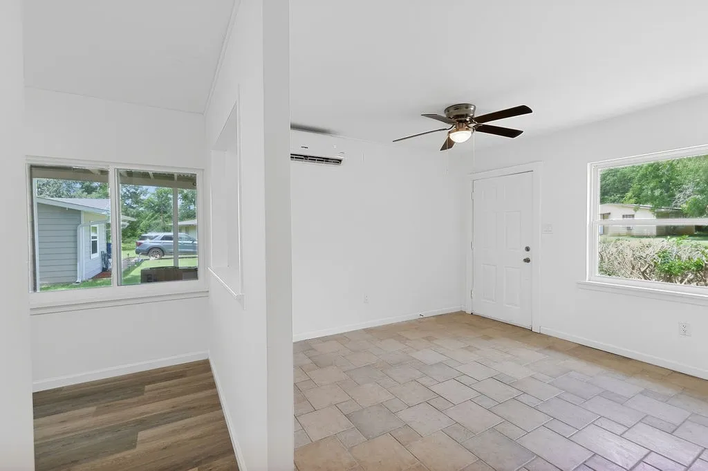 Single Family Residence For Sale in Morris County , 327 Randolph Street, Lone Star, Texas 75668, 2 Bedroom, 1 Bathroom, Garage spaces, 702 Sqft, built in 1955, Price $112,000, mls#21316474, Real Estate Agent in Lone Star, Homes For Sale in Morris county, Homes For Sale in Lone Star, Realtor in Lone Star Texas, Real Estate Brokerage Independent Realty Texas, Luminita Cordes Realtor