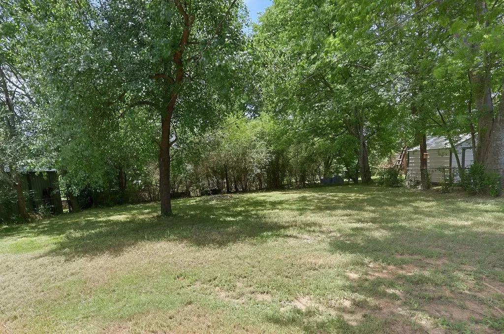 Single Family Residence For Sale in Morris County , 327 Randolph Street, Lone Star, Texas 75668, 2 Bedroom, 1 Bathroom, Garage spaces, 702 Sqft, built in 1955, Price $112,000, mls#21316474, Real Estate Agent in Lone Star, Homes For Sale in Morris county, Homes For Sale in Lone Star, Realtor in Lone Star Texas, Real Estate Brokerage Independent Realty Texas, Luminita Cordes Realtor