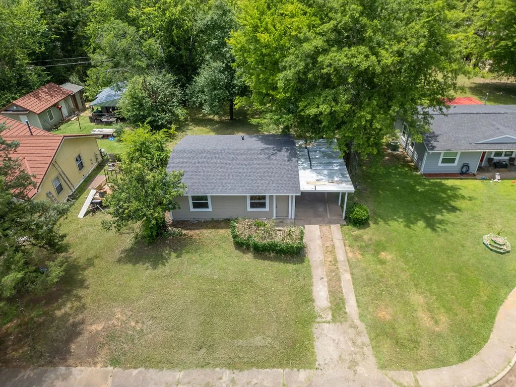 Single Family Residence For Sale in Morris County , 327 Randolph Street, Lone Star, Texas 75668, 2 Bedroom, 1 Bathroom, Garage spaces, 702 Sqft, built in 1955, Price $112,000, mls#21316474, Real Estate Agent in Lone Star, Homes For Sale in Morris county, Homes For Sale in Lone Star, Realtor in Lone Star Texas, Real Estate Brokerage Independent Realty Texas, Luminita Cordes Realtor