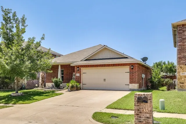 Single Family Residence For Sale in Tarrant County , 9004 Cloudveil Drive, Arlington, Texas 76002, 3 Bedroom, 2 Bathroom, 2 Garage spaces, 1,987 Sqft, built in 2013, mls#21340605, Real Estate Agent in Arlington, Homes For Sale in Tarrant county, Homes For Sale in Arlington, Realtor in Arlington Texas, Real Estate Brokerage Independent Realty Texas, Luminita Cordes Realtor