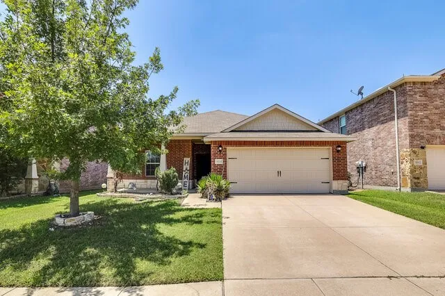 Single Family Residence For Sale in Tarrant County , 9004 Cloudveil Drive, Arlington, Texas 76002, 3 Bedroom, 2 Bathroom, 2 Garage spaces, 1,987 Sqft, built in 2013, mls#21340605, Real Estate Agent in Arlington, Homes For Sale in Tarrant county, Homes For Sale in Arlington, Realtor in Arlington Texas, Real Estate Brokerage Independent Realty Texas, Luminita Cordes Realtor
