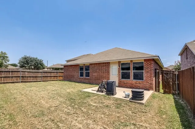 Single Family Residence For Sale in Tarrant County , 9004 Cloudveil Drive, Arlington, Texas 76002, 3 Bedroom, 2 Bathroom, 2 Garage spaces, 1,987 Sqft, built in 2013, mls#21340605, Real Estate Agent in Arlington, Homes For Sale in Tarrant county, Homes For Sale in Arlington, Realtor in Arlington Texas, Real Estate Brokerage Independent Realty Texas, Luminita Cordes Realtor