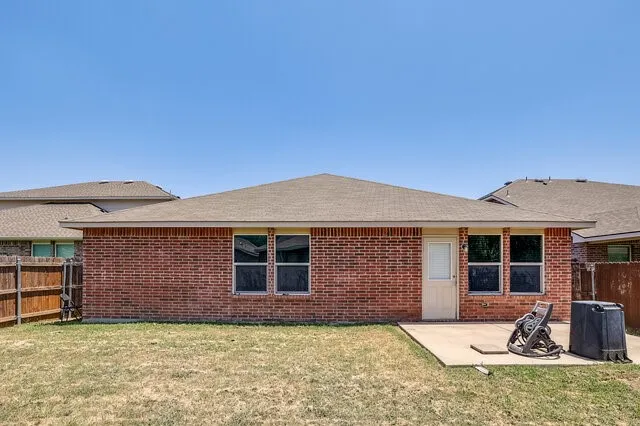 Single Family Residence For Sale in Tarrant County , 9004 Cloudveil Drive, Arlington, Texas 76002, 3 Bedroom, 2 Bathroom, 2 Garage spaces, 1,987 Sqft, built in 2013, mls#21340605, Real Estate Agent in Arlington, Homes For Sale in Tarrant county, Homes For Sale in Arlington, Realtor in Arlington Texas, Real Estate Brokerage Independent Realty Texas, Luminita Cordes Realtor