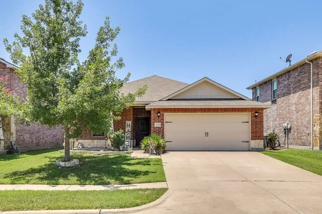 Single Family Residence For Sale in Tarrant County , 9004 Cloudveil Drive, Arlington, Texas 76002, 3 Bedroom, 2 Bathroom, 2 Garage spaces, 1,987 Sqft, built in 2013, mls#21340605, Real Estate Agent in Arlington, Homes For Sale in Tarrant county, Homes For Sale in Arlington, Realtor in Arlington Texas, Real Estate Brokerage Independent Realty Texas, Luminita Cordes Realtor