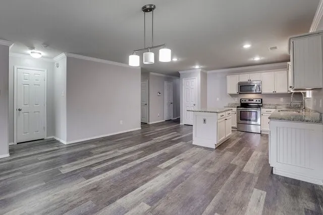 Single Family Residence For Sale in Tarrant County , 9004 Cloudveil Drive, Arlington, Texas 76002, 3 Bedroom, 2 Bathroom, 2 Garage spaces, 1,987 Sqft, built in 2013, mls#21340605, Real Estate Agent in Arlington, Homes For Sale in Tarrant county, Homes For Sale in Arlington, Realtor in Arlington Texas, Real Estate Brokerage Independent Realty Texas, Luminita Cordes Realtor