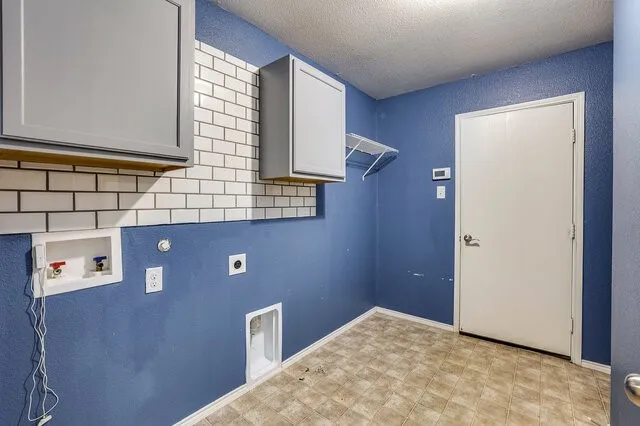 Single Family Residence For Sale in Tarrant County , 9004 Cloudveil Drive, Arlington, Texas 76002, 3 Bedroom, 2 Bathroom, 2 Garage spaces, 1,987 Sqft, built in 2013, mls#21340605, Real Estate Agent in Arlington, Homes For Sale in Tarrant county, Homes For Sale in Arlington, Realtor in Arlington Texas, Real Estate Brokerage Independent Realty Texas, Luminita Cordes Realtor