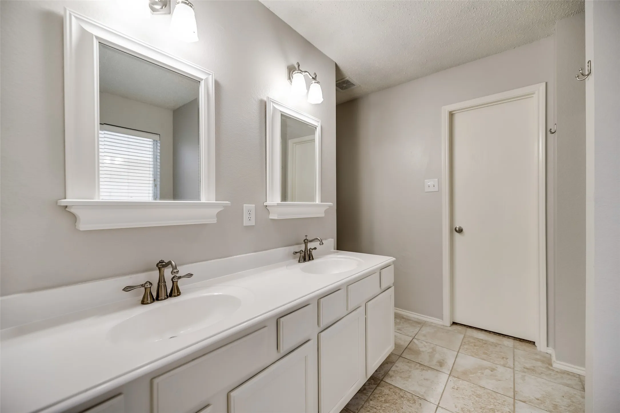 Single Family Residence For Sale in Collin County , 9913 George Bush Drive, Mc Kinney, Texas 75072, 3 Bedroom, 2 Bathroom, 2 Garage spaces, 1,509 Sqft, built in 2005, mls#21305965, Real Estate Agent in Mc Kinney, Homes For Sale in Collin county, Homes For Sale in Mc Kinney, Realtor in Mc Kinney Texas, Real Estate Brokerage Independent Realty Texas, Luminita Cordes Realtor