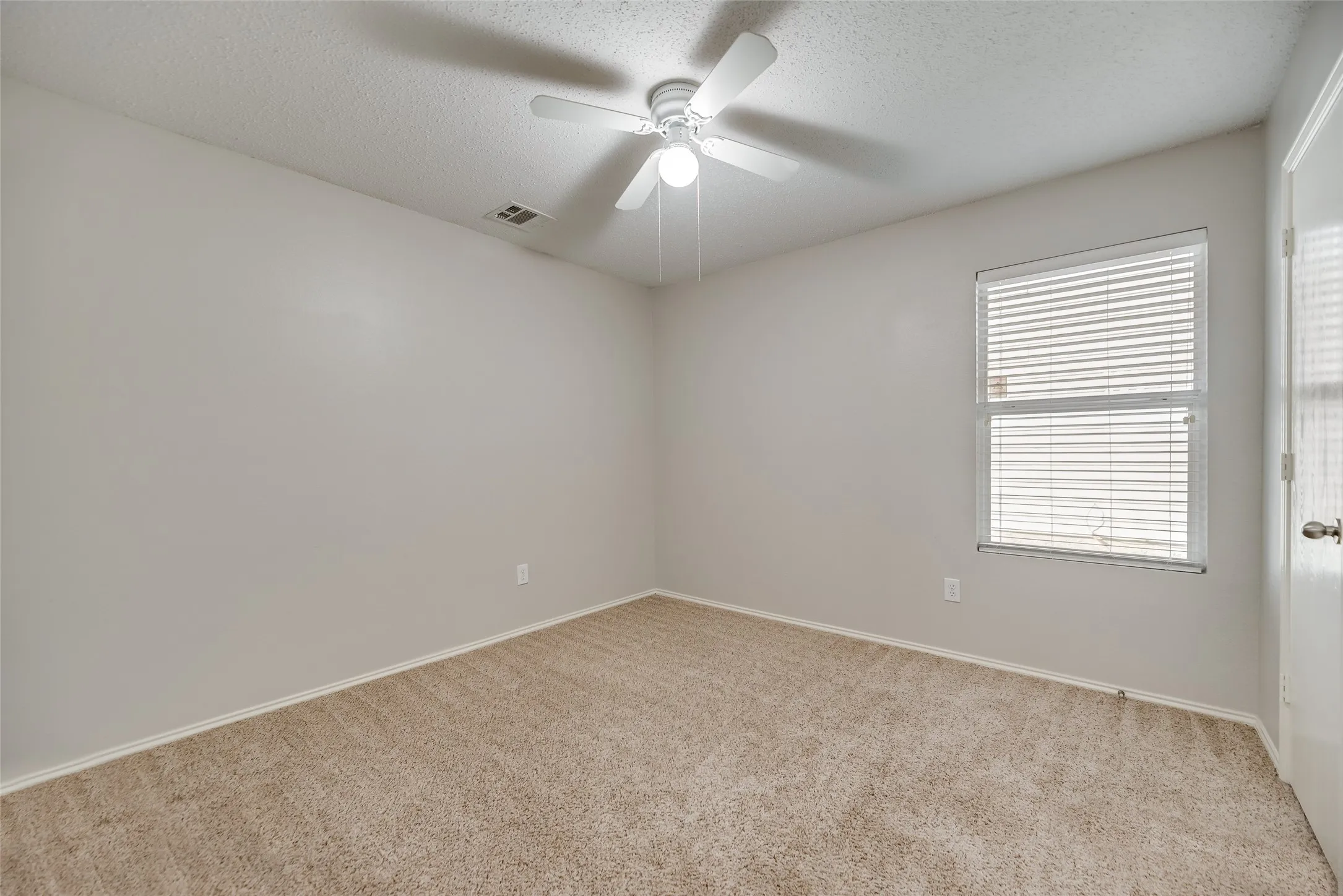 Single Family Residence For Sale in Collin County , 9913 George Bush Drive, Mc Kinney, Texas 75072, 3 Bedroom, 2 Bathroom, 2 Garage spaces, 1,509 Sqft, built in 2005, mls#21305965, Real Estate Agent in Mc Kinney, Homes For Sale in Collin county, Homes For Sale in Mc Kinney, Realtor in Mc Kinney Texas, Real Estate Brokerage Independent Realty Texas, Luminita Cordes Realtor