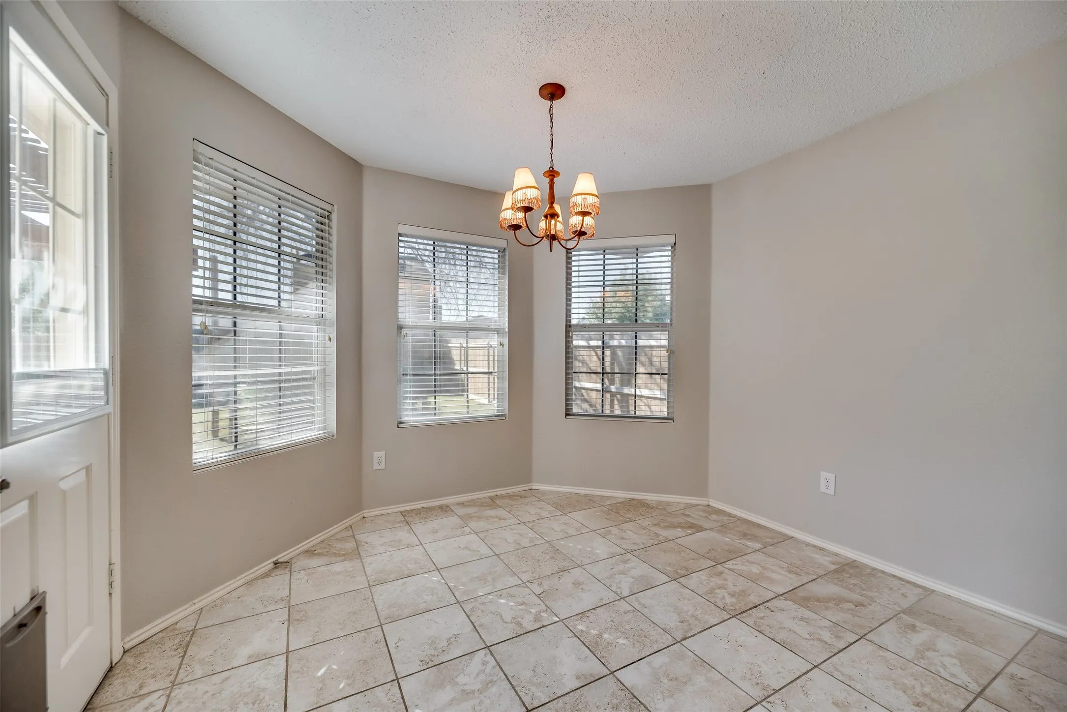 Single Family Residence For Sale in Collin County , 9913 George Bush Drive, Mc Kinney, Texas 75072, 3 Bedroom, 2 Bathroom, 2 Garage spaces, 1,509 Sqft, built in 2005, mls#21305965, Real Estate Agent in Mc Kinney, Homes For Sale in Collin county, Homes For Sale in Mc Kinney, Realtor in Mc Kinney Texas, Real Estate Brokerage Independent Realty Texas, Luminita Cordes Realtor