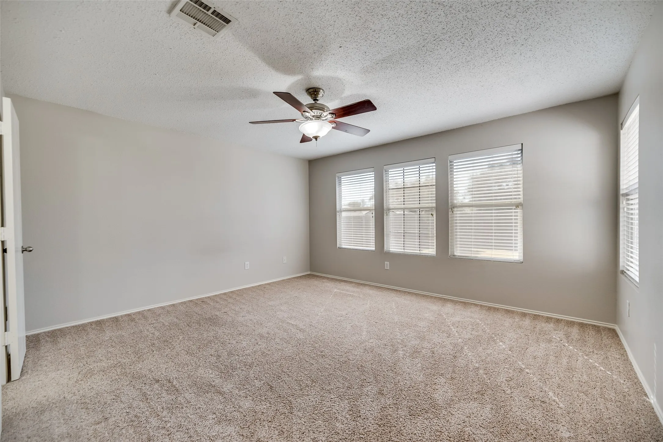 Single Family Residence For Sale in Collin County , 9913 George Bush Drive, Mc Kinney, Texas 75072, 3 Bedroom, 2 Bathroom, 2 Garage spaces, 1,509 Sqft, built in 2005, mls#21305965, Real Estate Agent in Mc Kinney, Homes For Sale in Collin county, Homes For Sale in Mc Kinney, Realtor in Mc Kinney Texas, Real Estate Brokerage Independent Realty Texas, Luminita Cordes Realtor