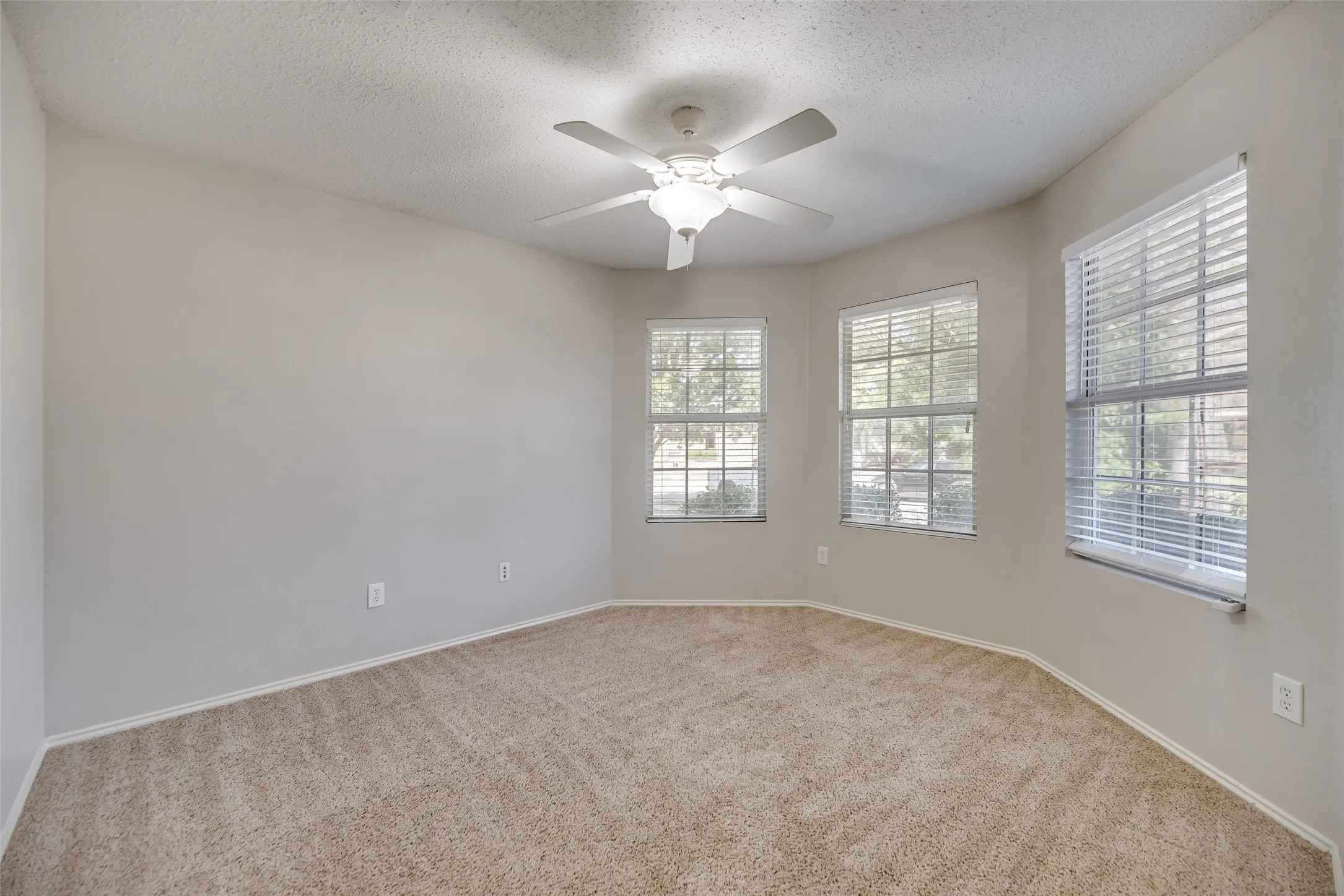 Single Family Residence For Sale in Collin County , 9913 George Bush Drive, Mc Kinney, Texas 75072, 3 Bedroom, 2 Bathroom, 2 Garage spaces, 1,509 Sqft, built in 2005, mls#21305965, Real Estate Agent in Mc Kinney, Homes For Sale in Collin county, Homes For Sale in Mc Kinney, Realtor in Mc Kinney Texas, Real Estate Brokerage Independent Realty Texas, Luminita Cordes Realtor