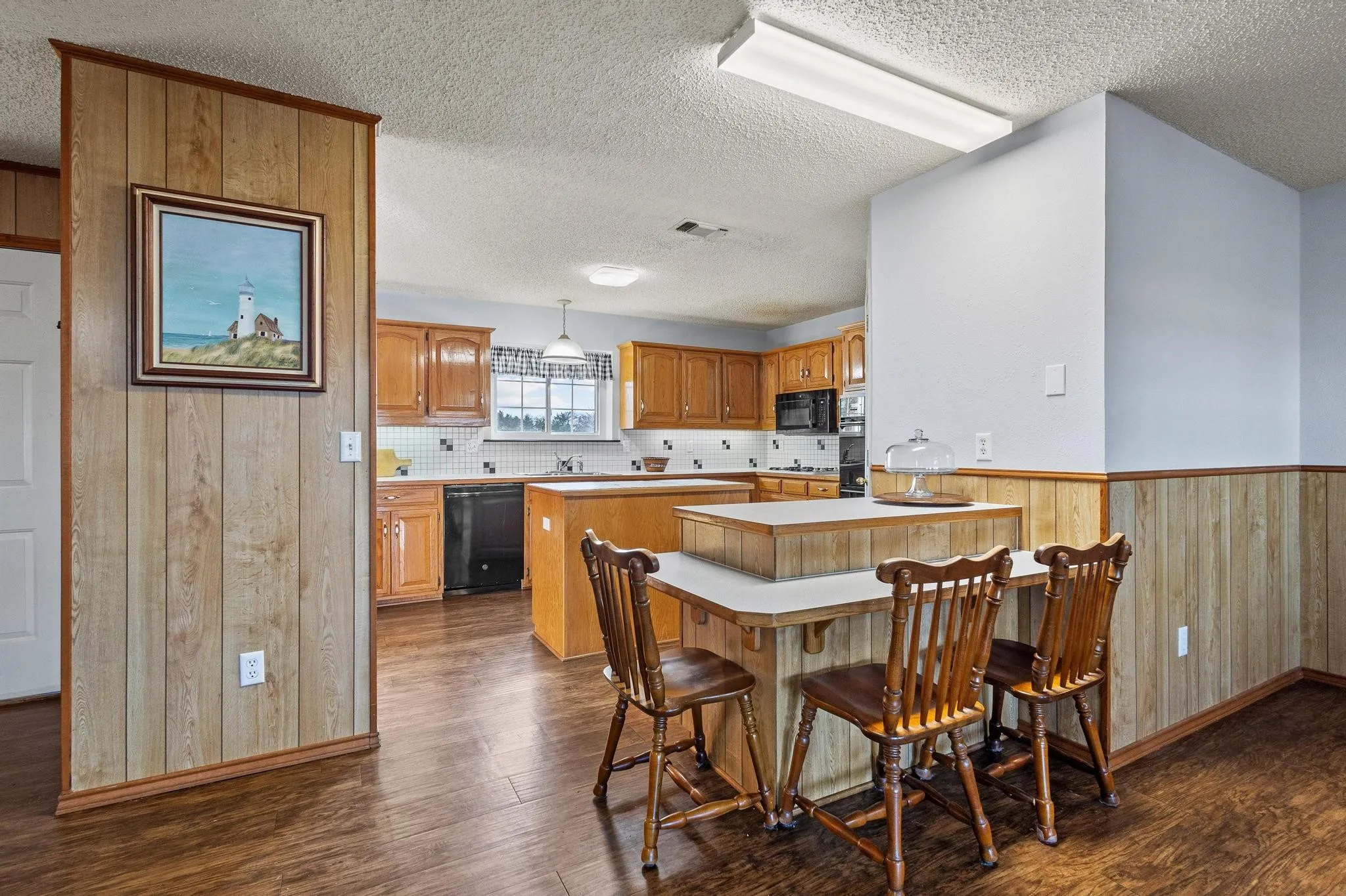 Single Family Residence For Sale in Lamar County , 1858 Farm Road 1506, Paris, Texas 75460, 2 Bedrooms, 2 Bathrooms, 2 Garage spaces, 2,101 Sqft, built in 1995, Price $795,000, mls#21341231, Real Estate Agent in Paris, Homes For Sale in Lamar county, Homes For Sale in Paris, Realtor in Paris Texas, Real Estate Brokerage Independent Realty Texas, Luminita Cordes Realtor
